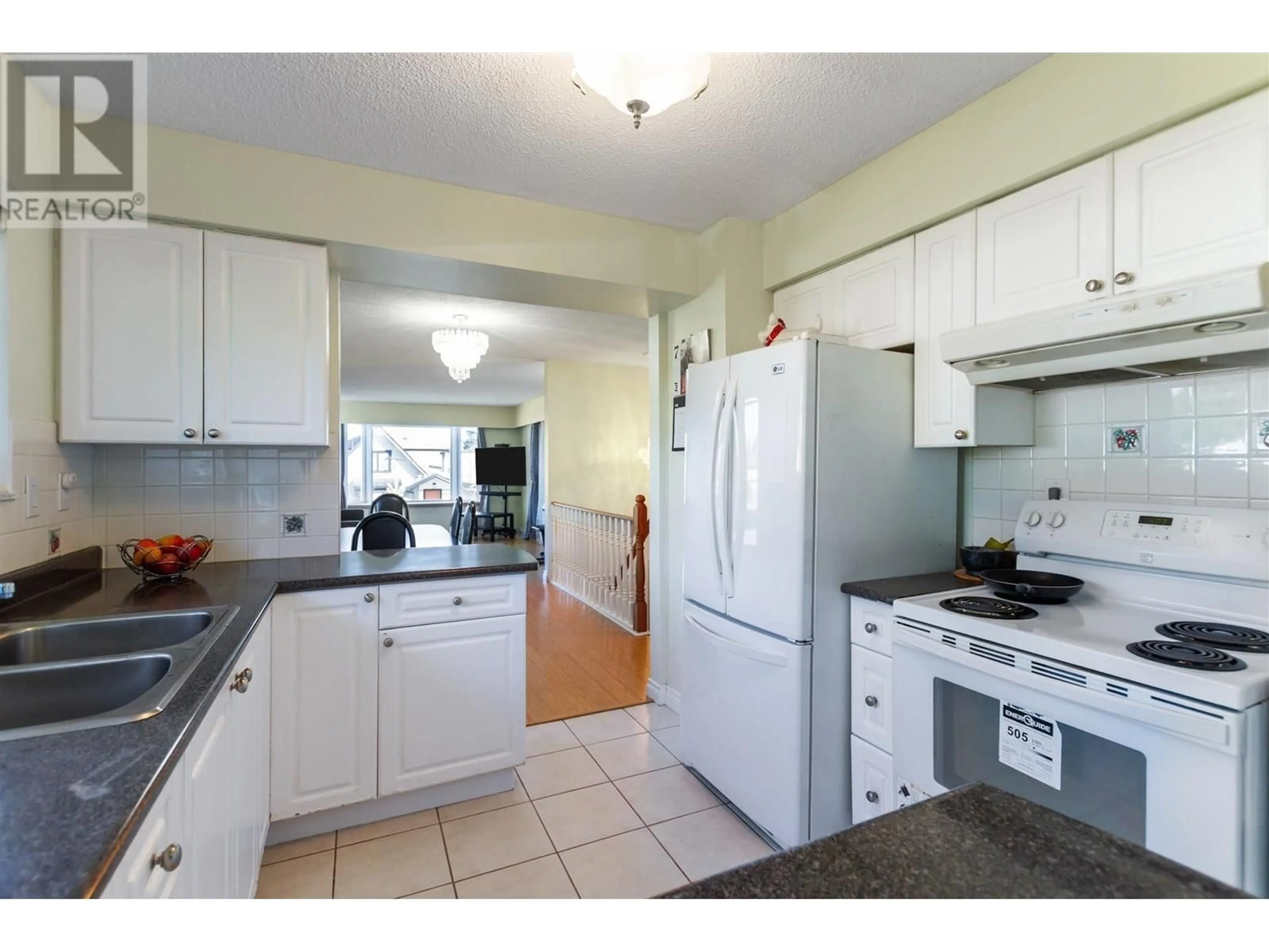 Standard kitchen, unknown for 645 GIRARD AVENUE, Coquitlam British Columbia V3K5V6