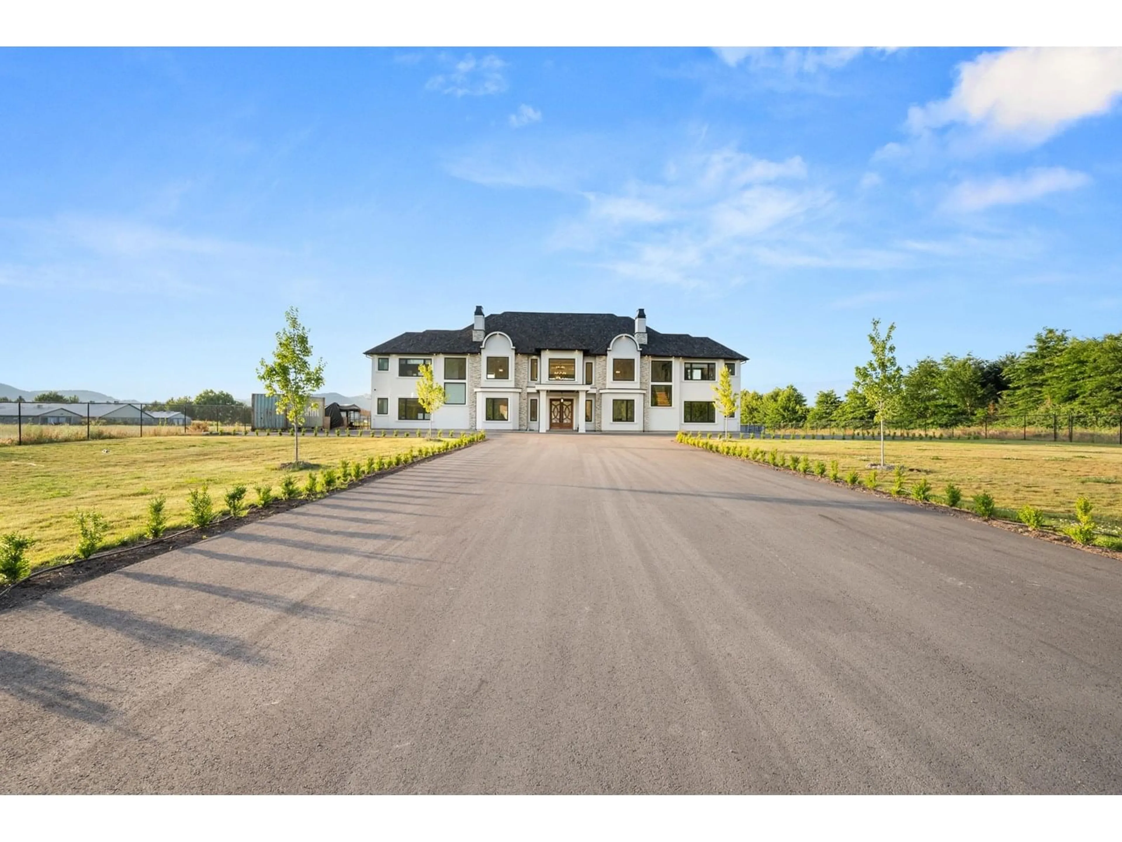 A pic from outside/outdoor area/front of a property/back of a property/a pic from drone, building for 39321 BLACKLOCK, Abbotsford British Columbia V3G1S6