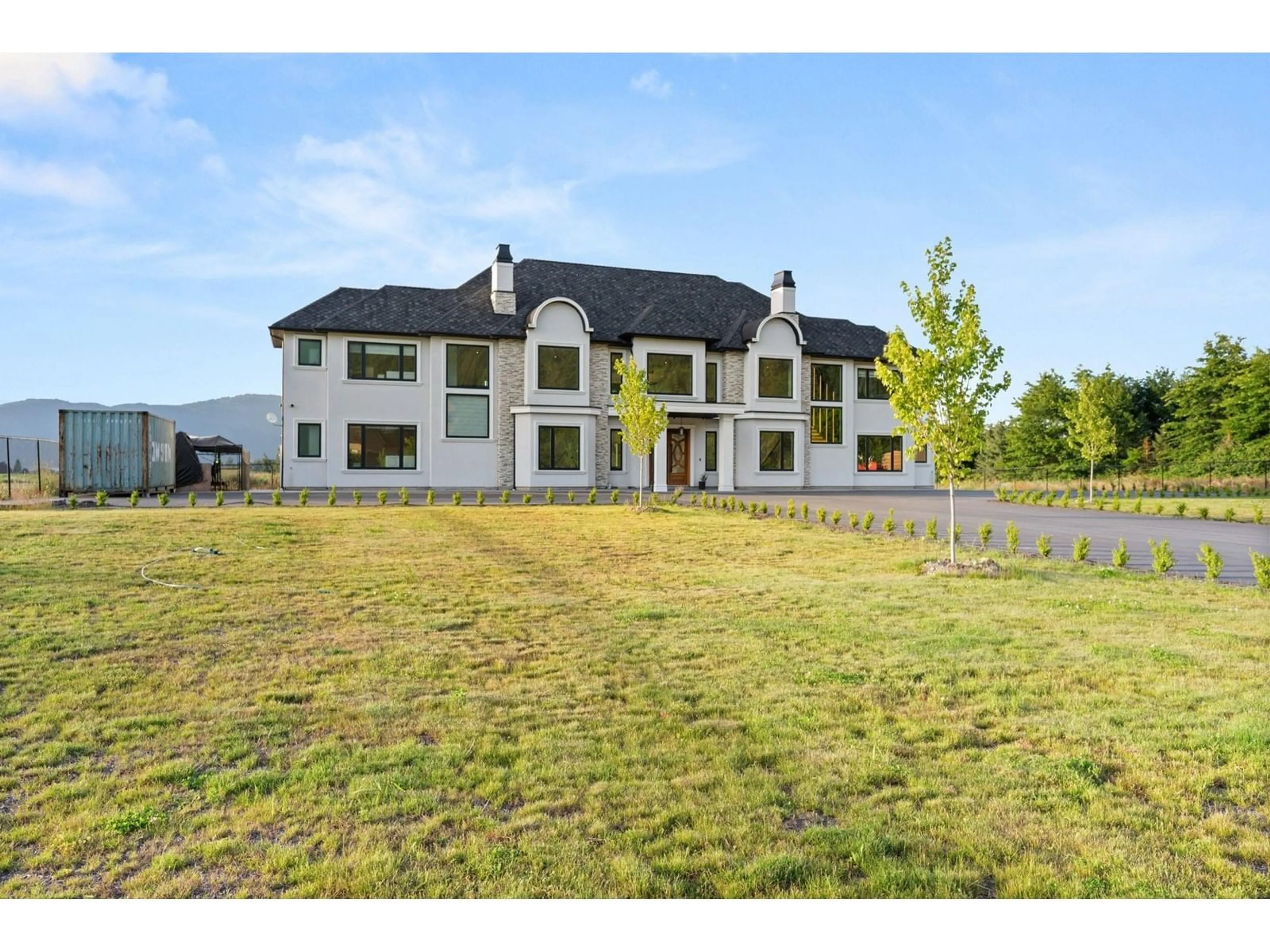 A pic from outside/outdoor area/front of a property/back of a property/a pic from drone, mountain view for 39321 BLACKLOCK, Abbotsford British Columbia V3G1S6