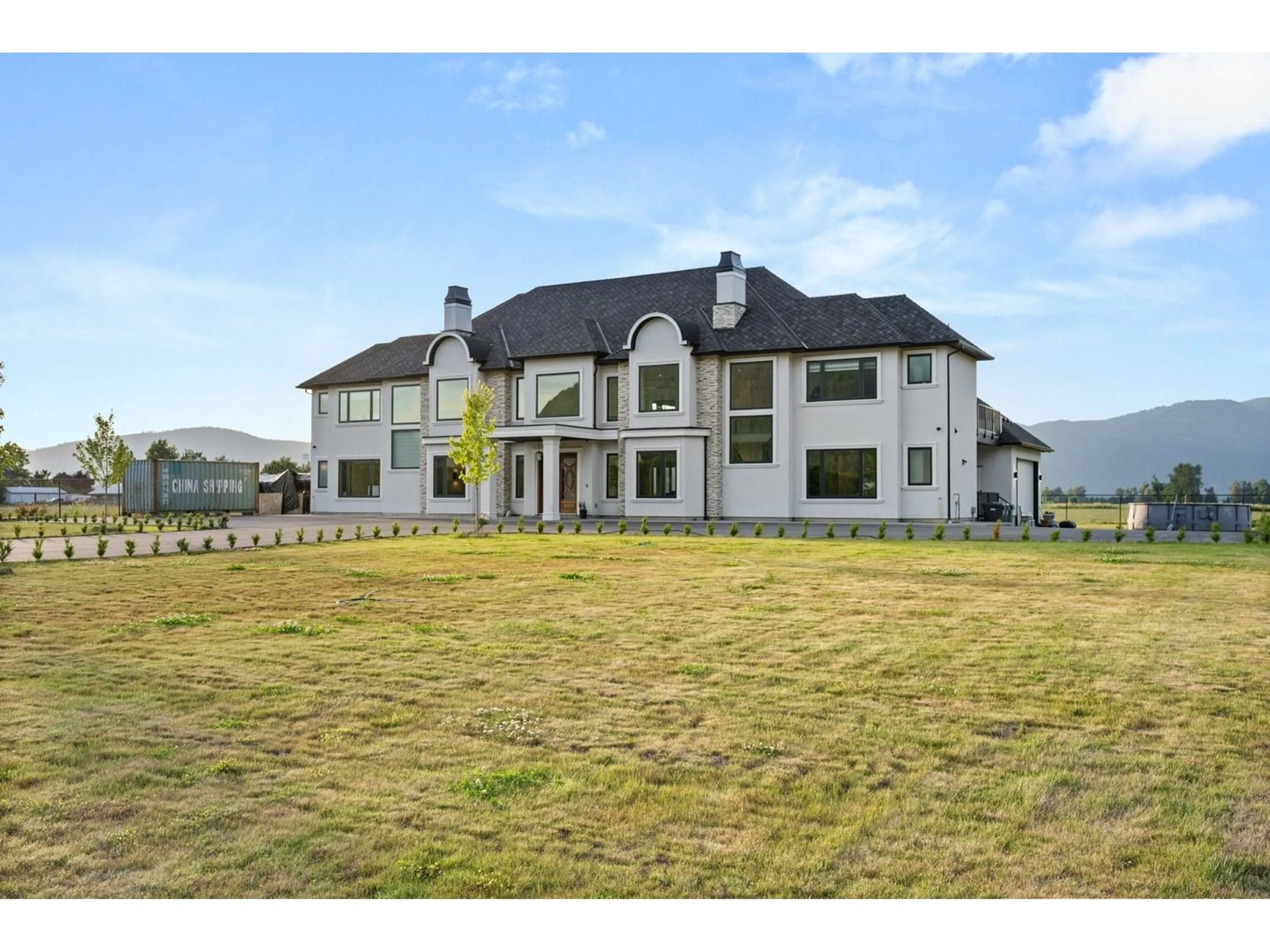 A pic from outside/outdoor area/front of a property/back of a property/a pic from drone, mountain view for 39321 BLACKLOCK, Abbotsford British Columbia V3G1S6
