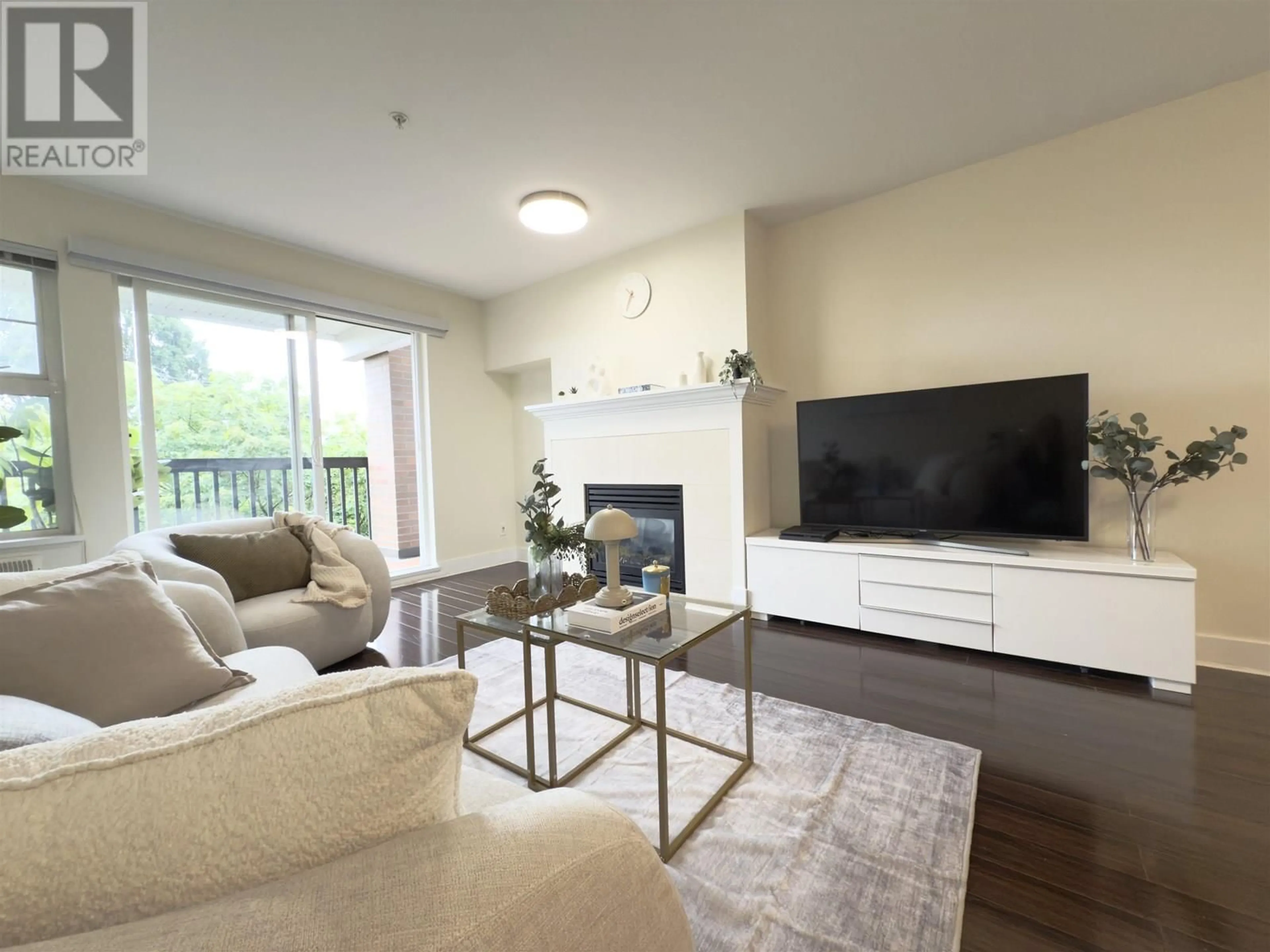 Living room with furniture, wood/laminate floor for 312 - 995 59TH AVENUE, Vancouver British Columbia V6P6Z2
