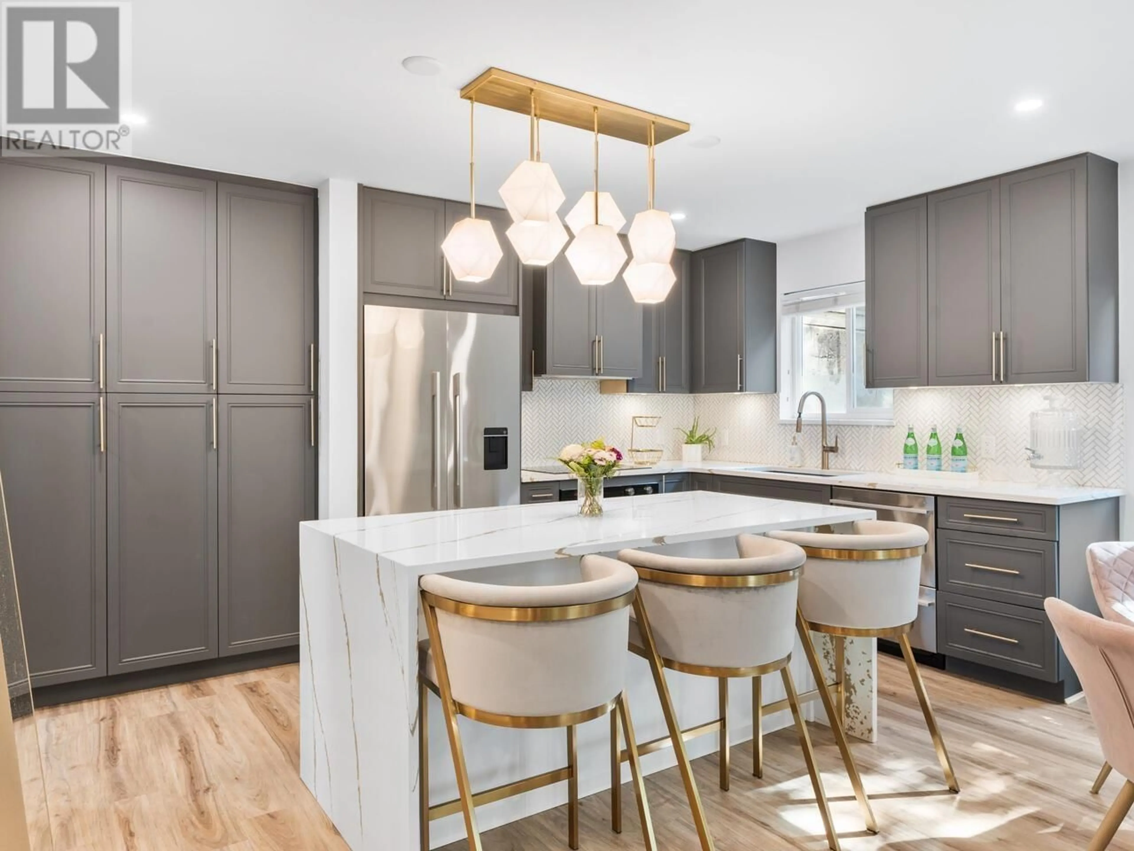 Contemporary kitchen, wood/laminate floor for 6 - 848 16TH STREET, North Vancouver British Columbia V7P1R3