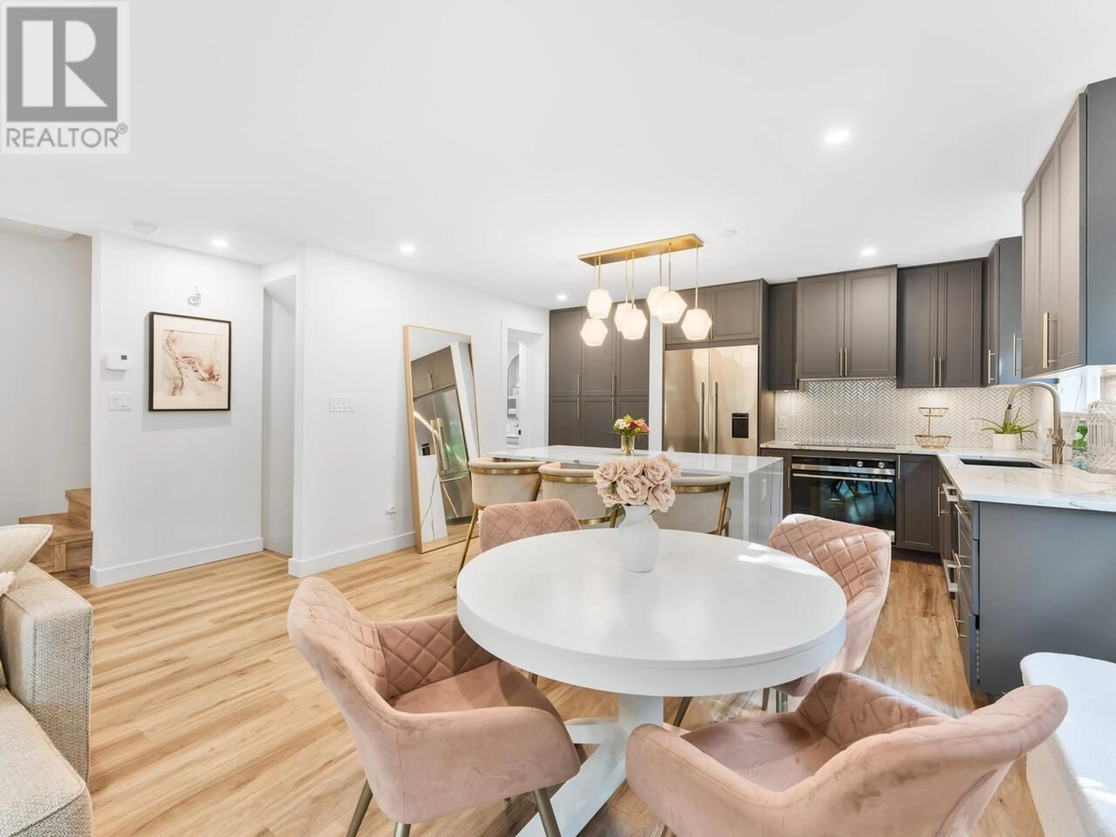Open concept kitchen, wood/laminate floor for 6 - 848 16TH STREET, North Vancouver British Columbia V7P1R3