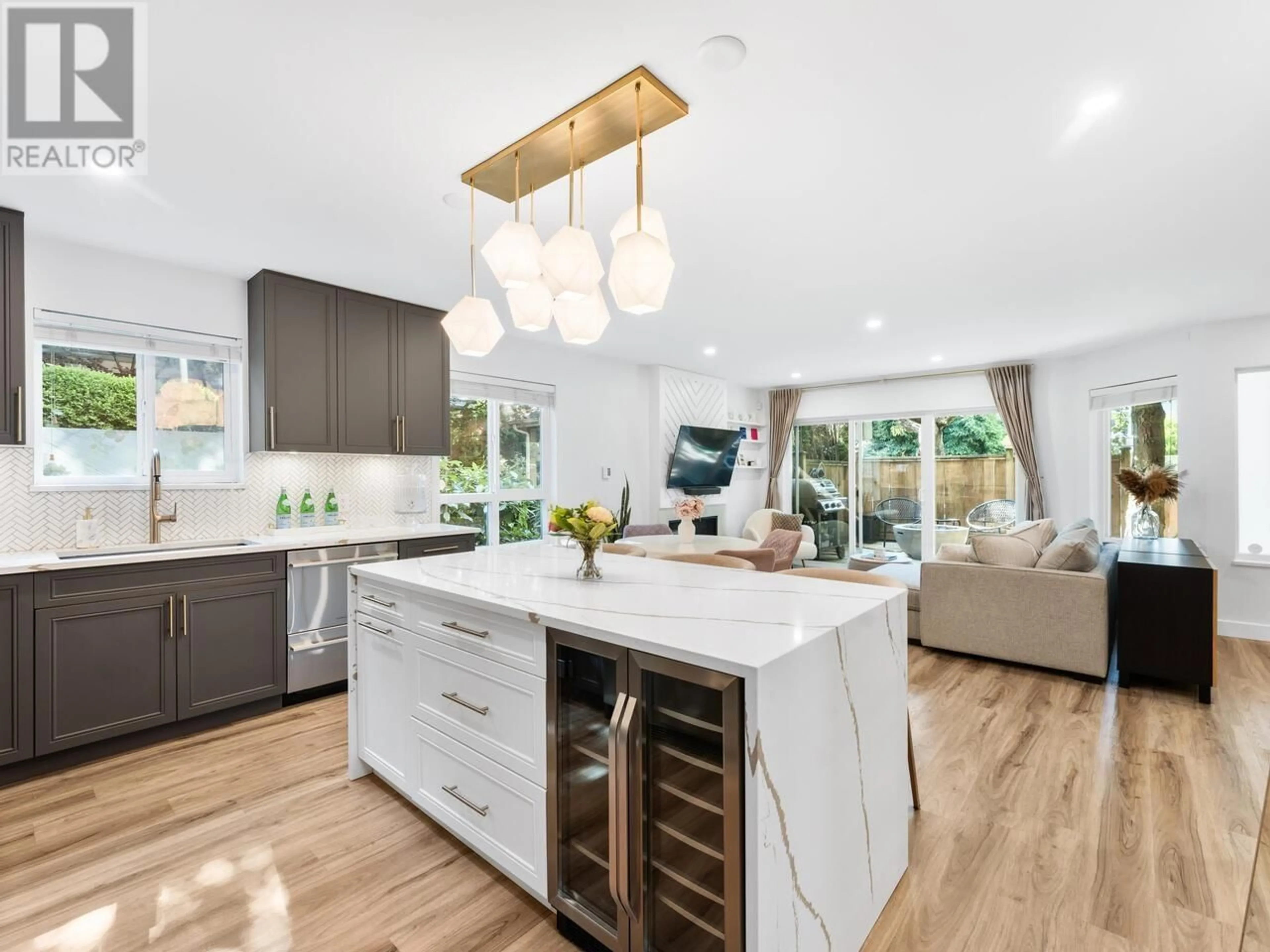 Open concept kitchen, unknown for 6 - 848 16TH STREET, North Vancouver British Columbia V7P1R3