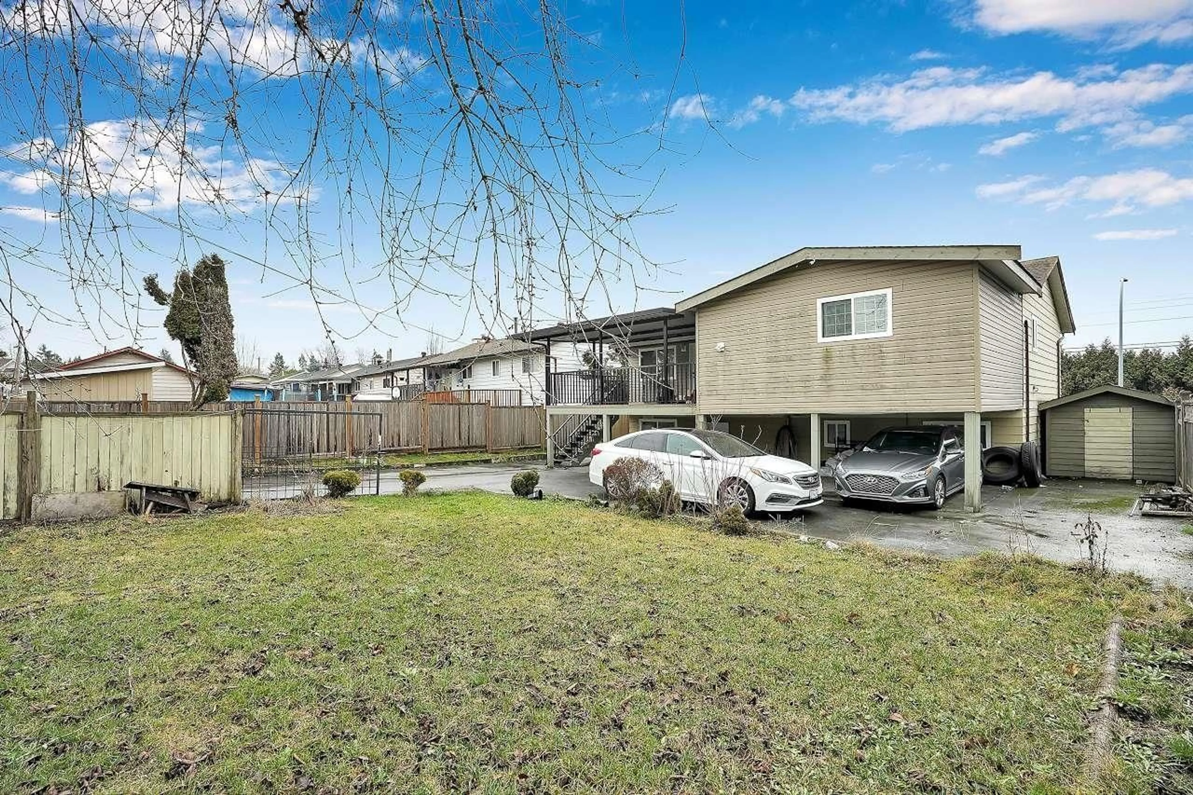 A pic from outside/outdoor area/front of a property/back of a property/a pic from drone, unknown for 14747 88, Surrey British Columbia V3S2S2