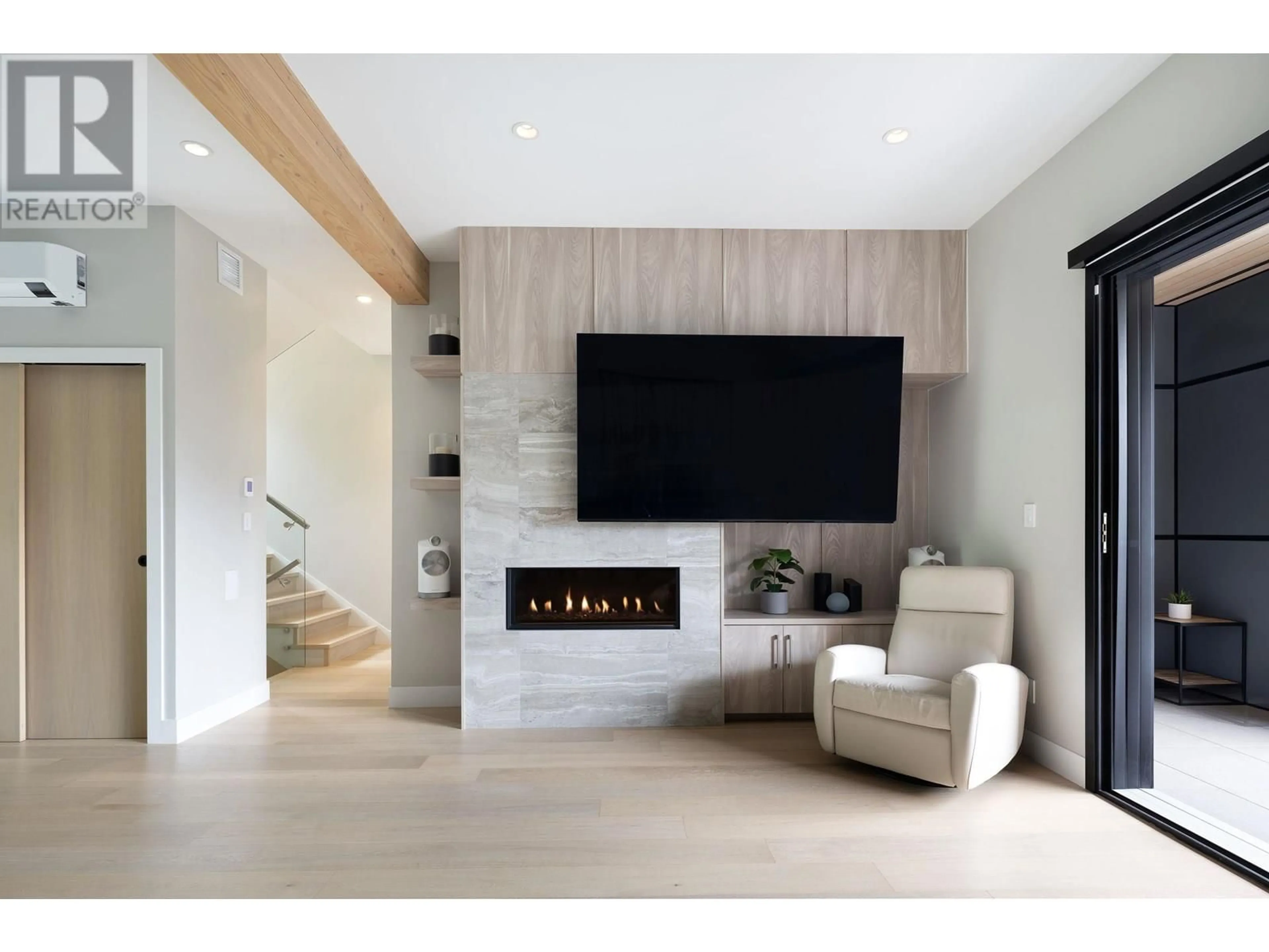 Home theater for 8 - 1350 CLOUDBURST DRIVE, Whistler British Columbia V0N1B1