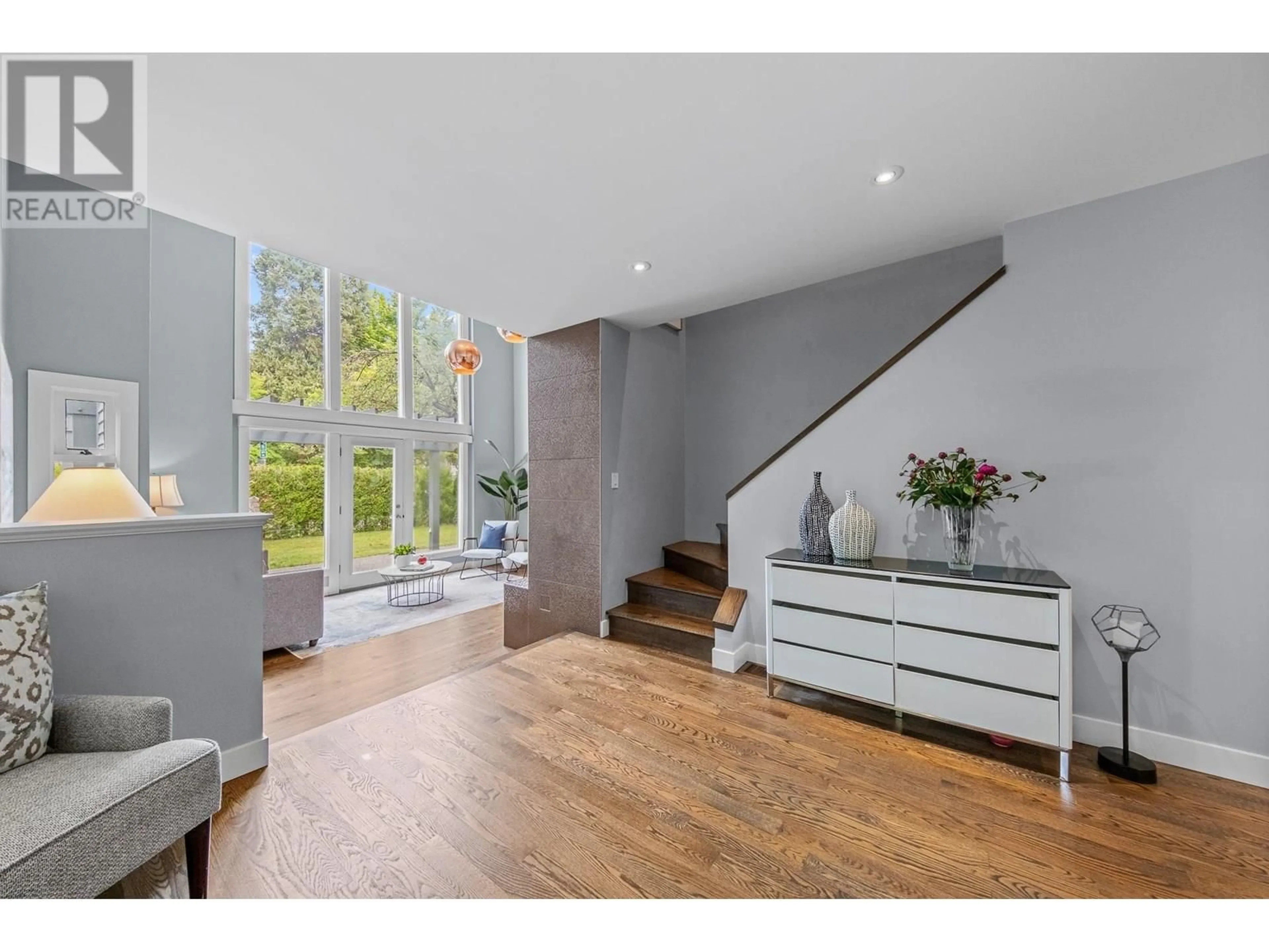 Indoor entryway for 1906 14TH AVENUE, Vancouver British Columbia V6J2K2