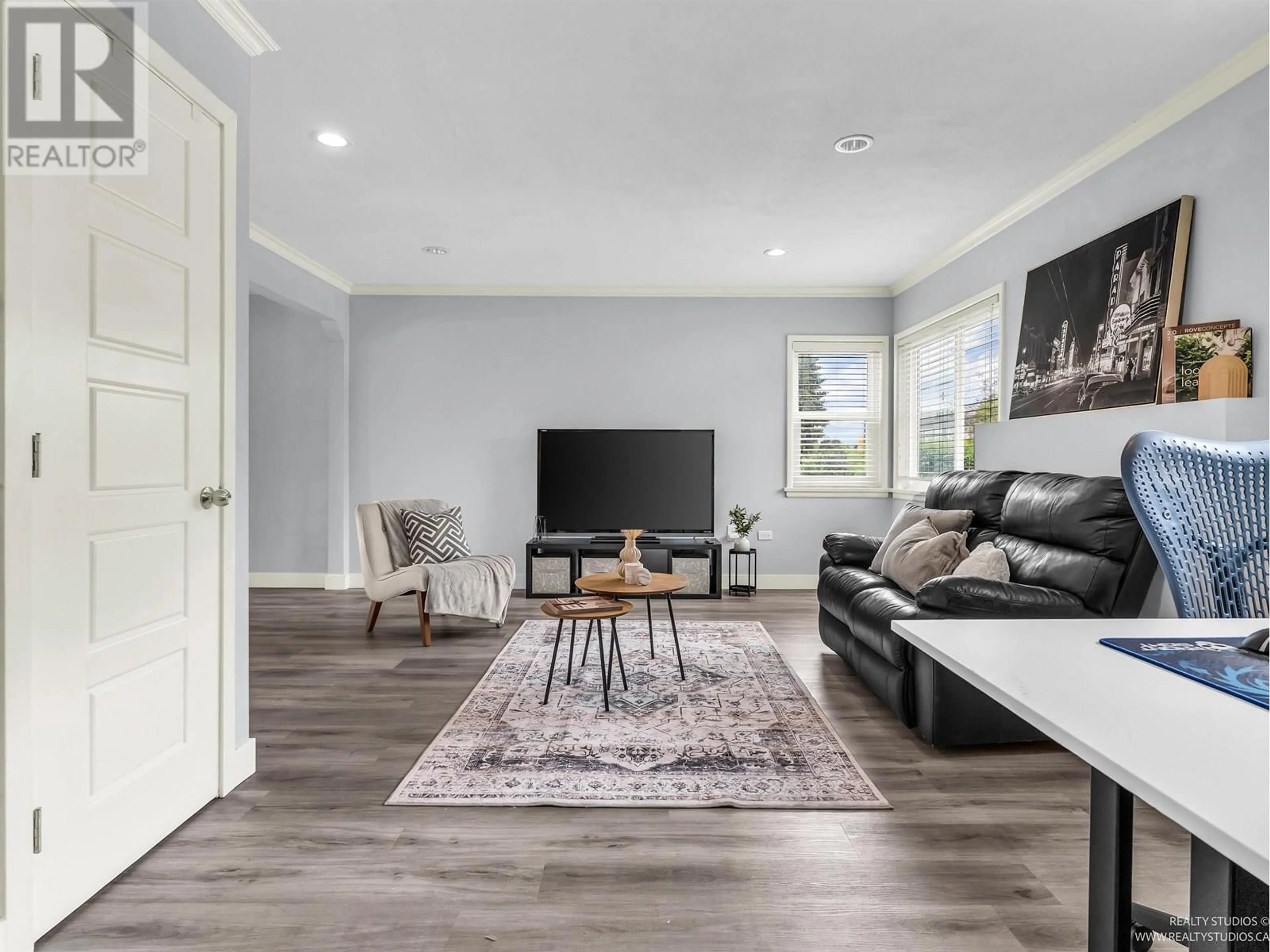 Living room with furniture, wood/laminate floor for 45 RENFREW STREET, Vancouver British Columbia V5K4A5