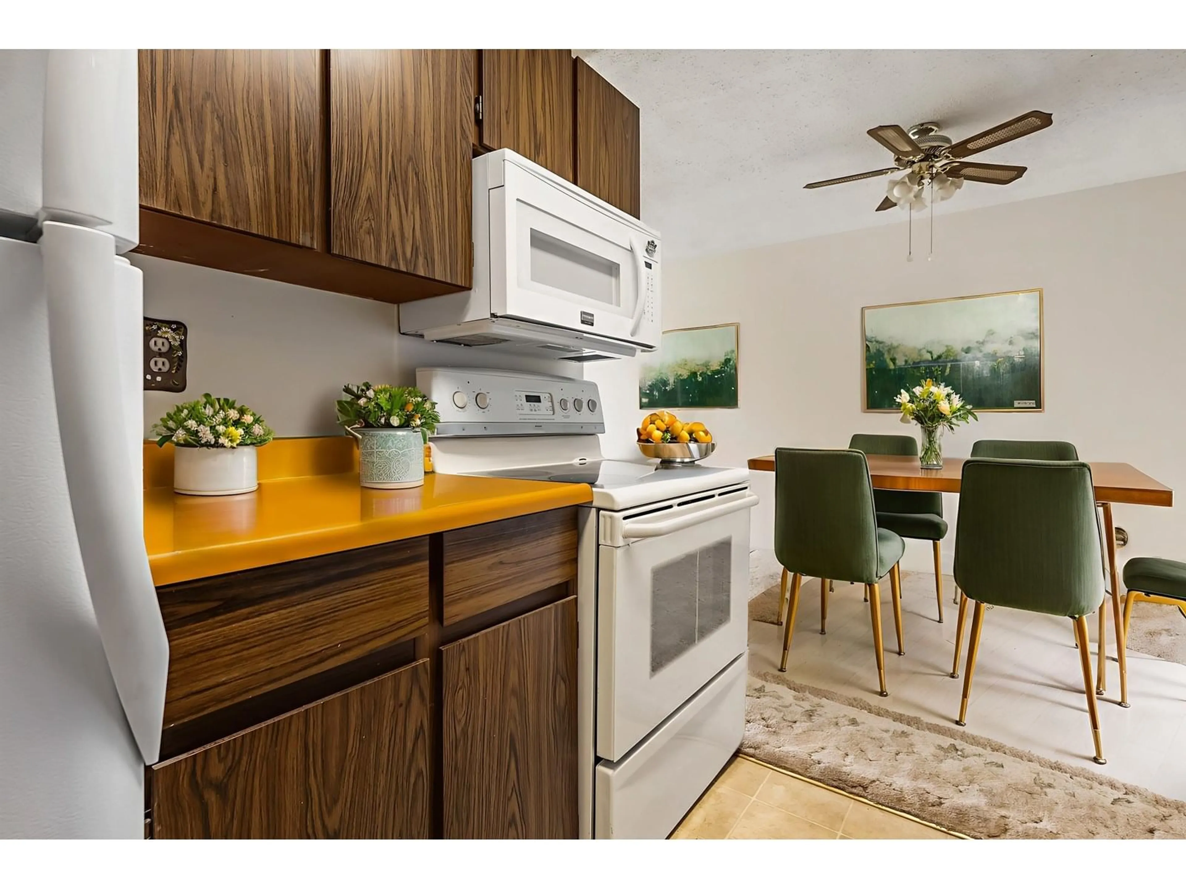 Standard kitchen, wood/laminate floor for 1312 - 45650 MCINTOSH DRIVE, Chilliwack British Columbia V2P6Y5