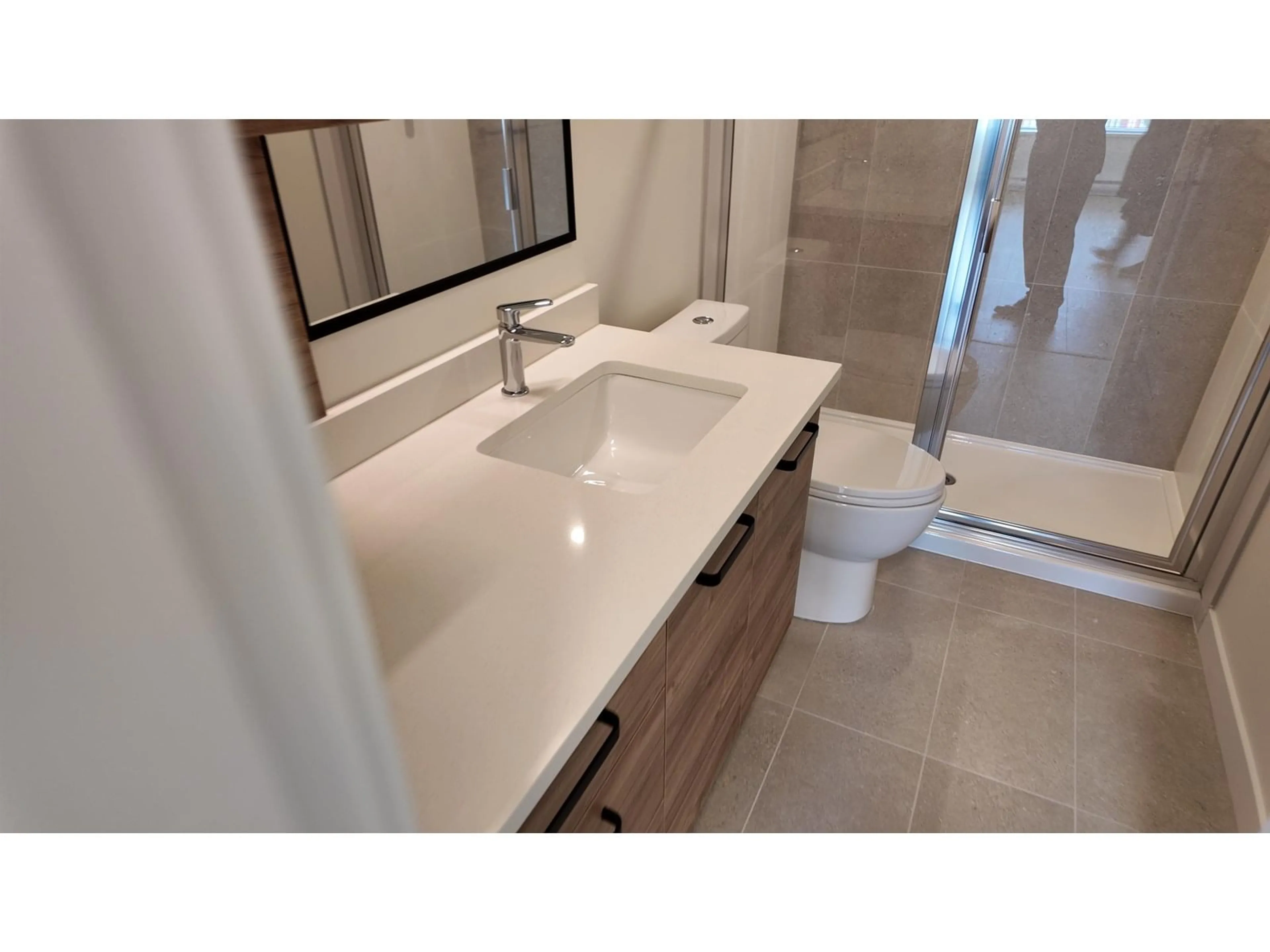 Contemporary bathroom, ceramic/tile floor for 304 - 33920 BEST, Mission British Columbia V2V7A4