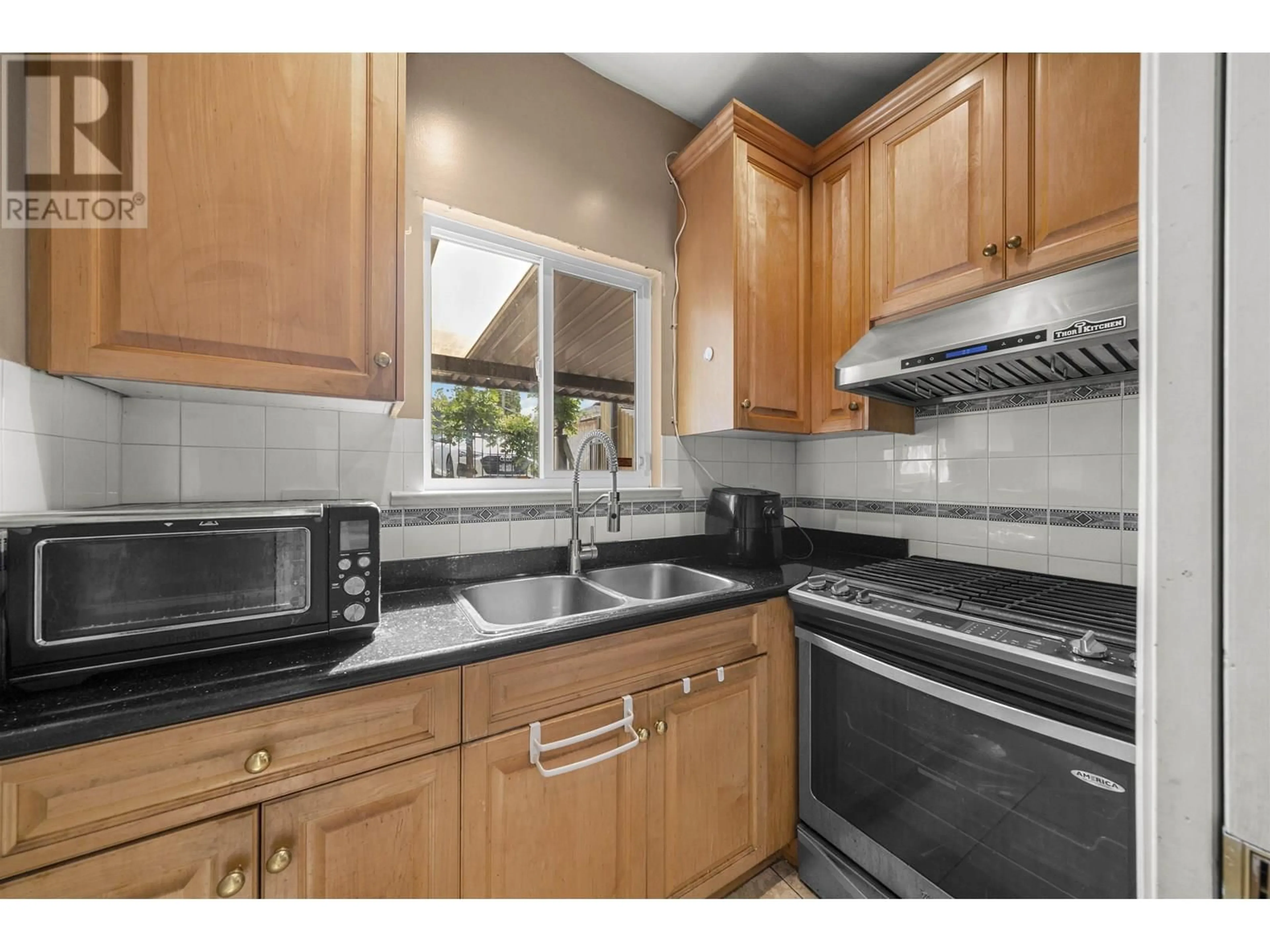 Standard kitchen, unknown for 7962 VICTORIA DRIVE, Vancouver British Columbia V5P4A5