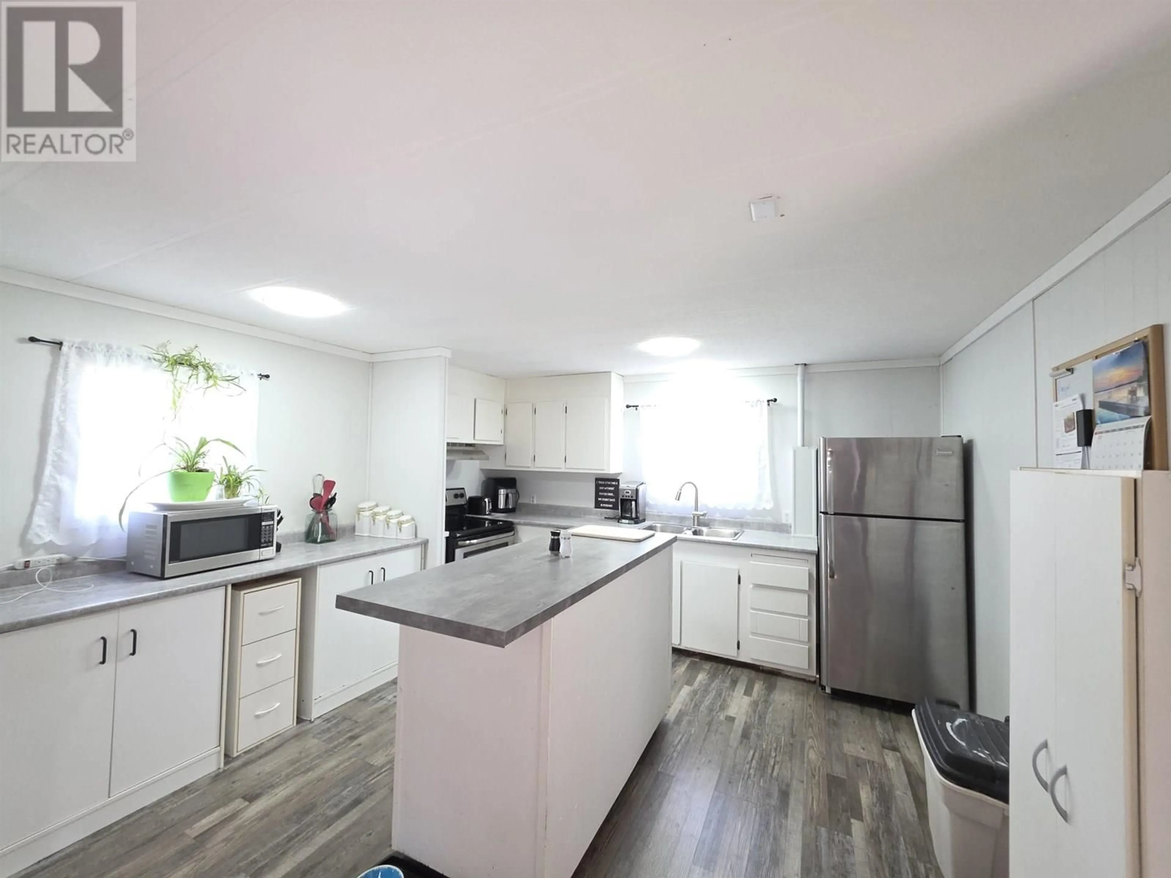 Open concept kitchen, unknown for 921 OAK STREET, Vanderhoof British Columbia V0J3A1