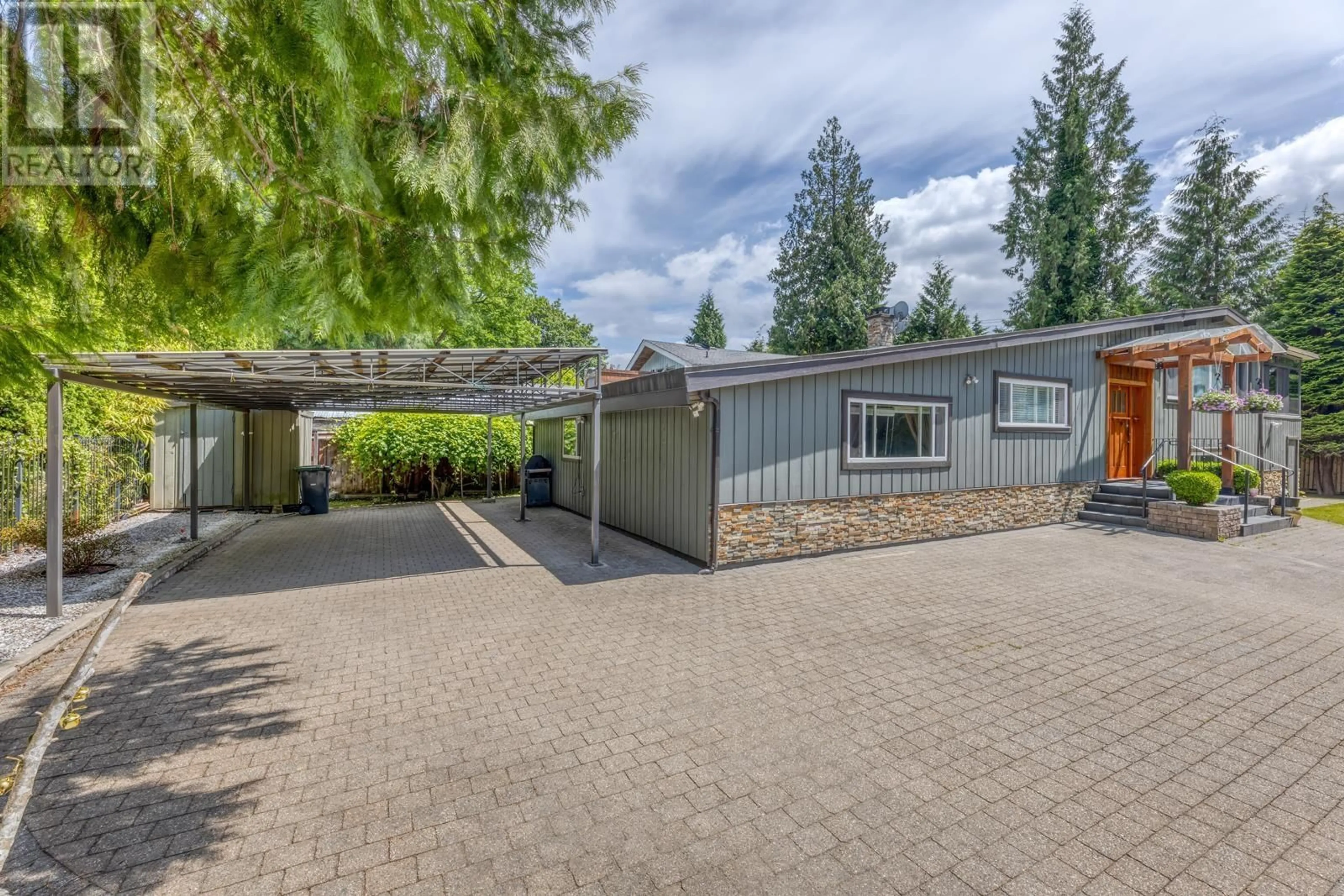 A pic from outside/outdoor area/front of a property/back of a property/a pic from drone, street for 3410 MOUNT SEYMOUR PARKWAY, North Vancouver British Columbia V7H1G5