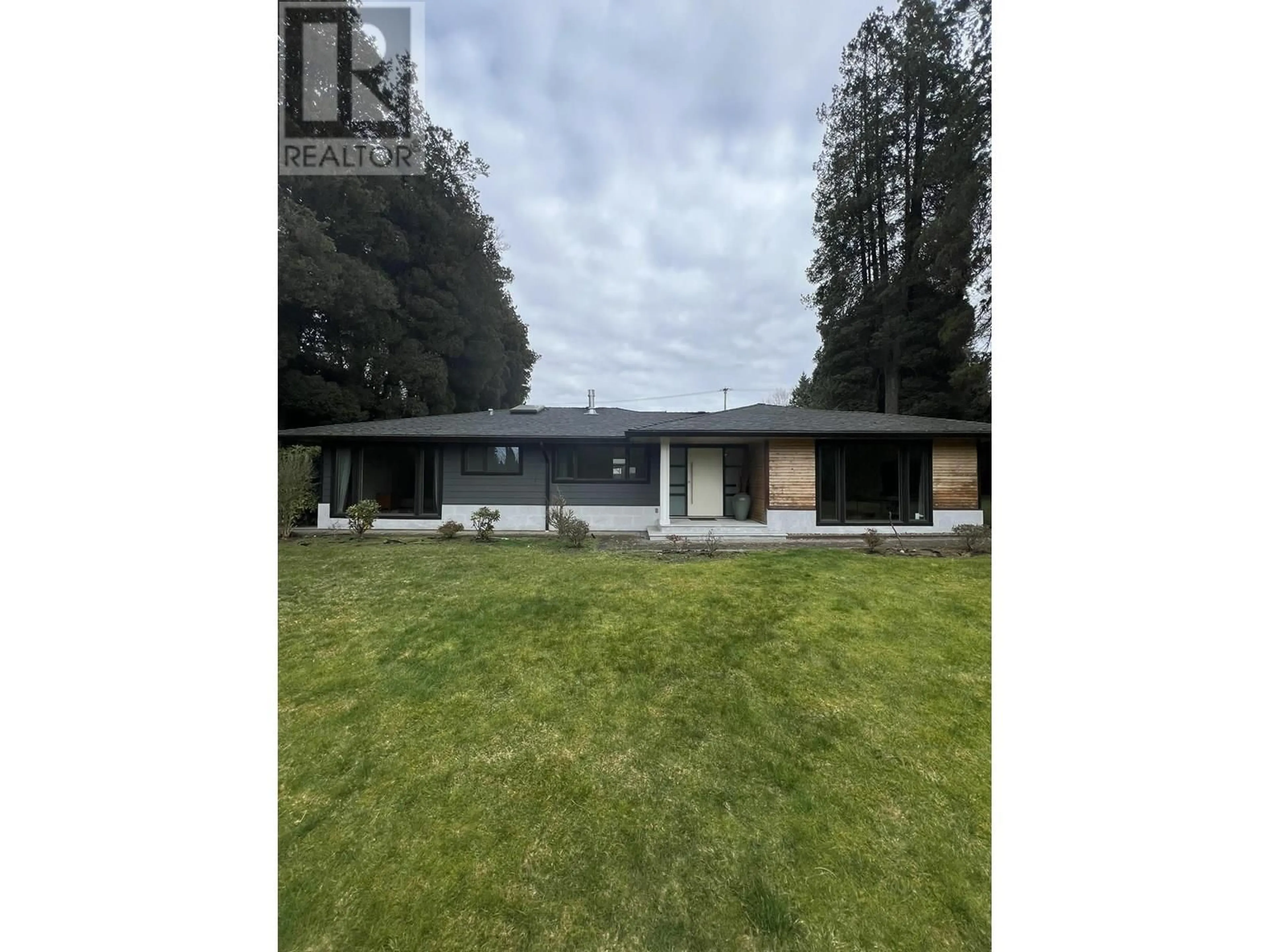 A pic from outside/outdoor area/front of a property/back of a property/a pic from drone, unknown for 4888 GRANVILLE STREET, Vancouver British Columbia V6H3M4