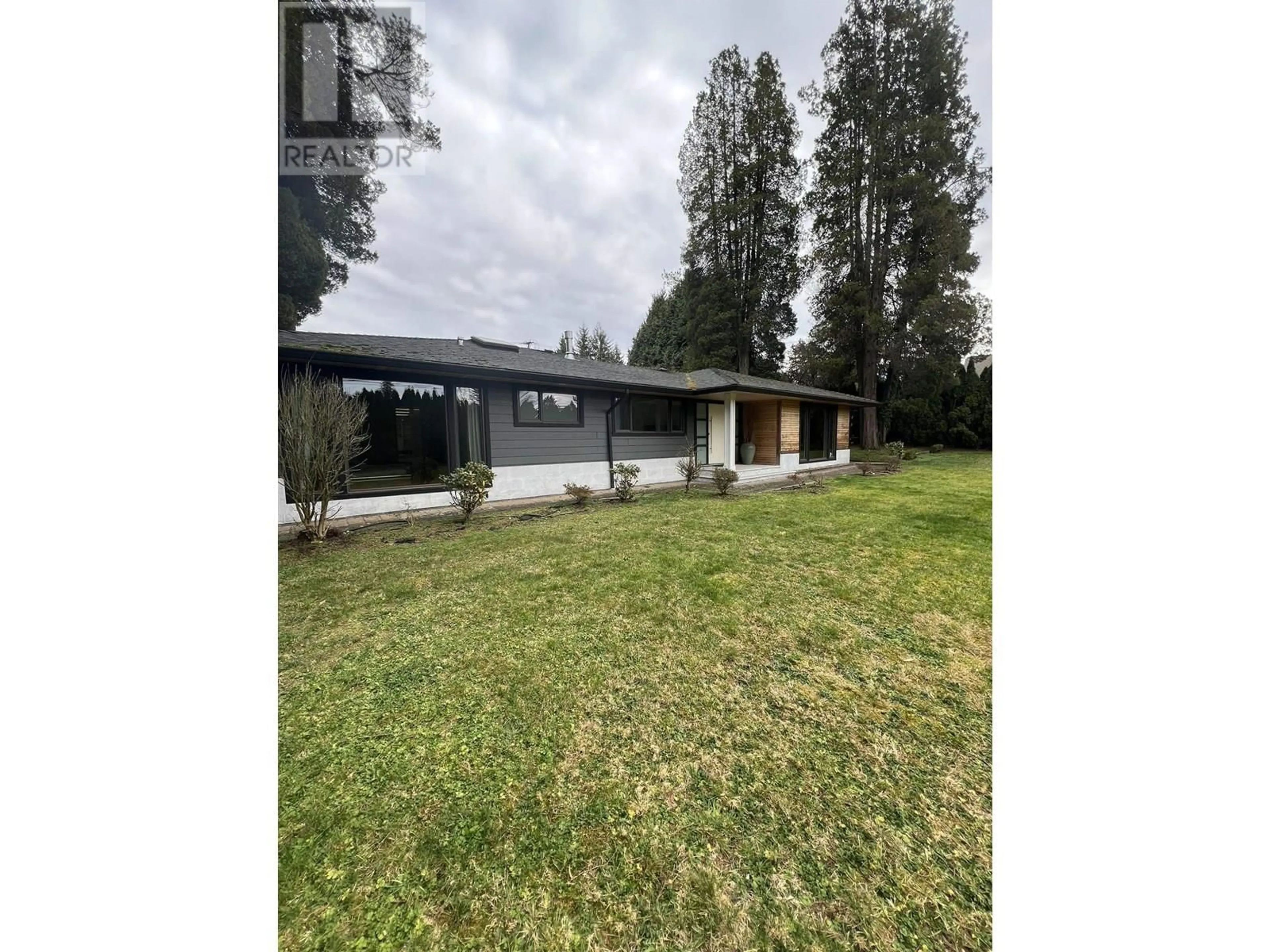 A pic from outside/outdoor area/front of a property/back of a property/a pic from drone, unknown for 4888 GRANVILLE STREET, Vancouver British Columbia V6H3M4