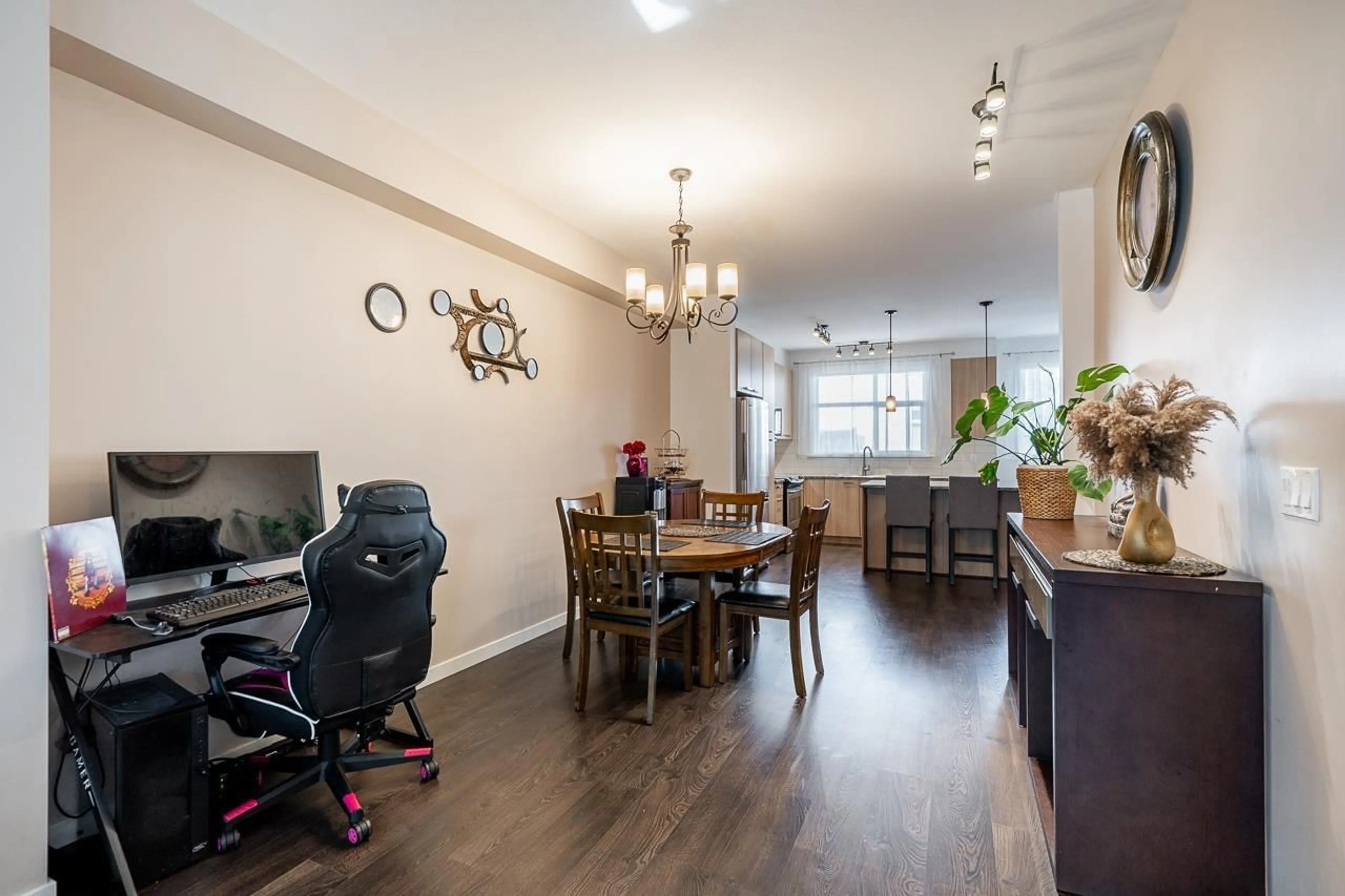 Dining room, wood/laminate floor for 9 - 8355 164, Surrey British Columbia V4N1E3