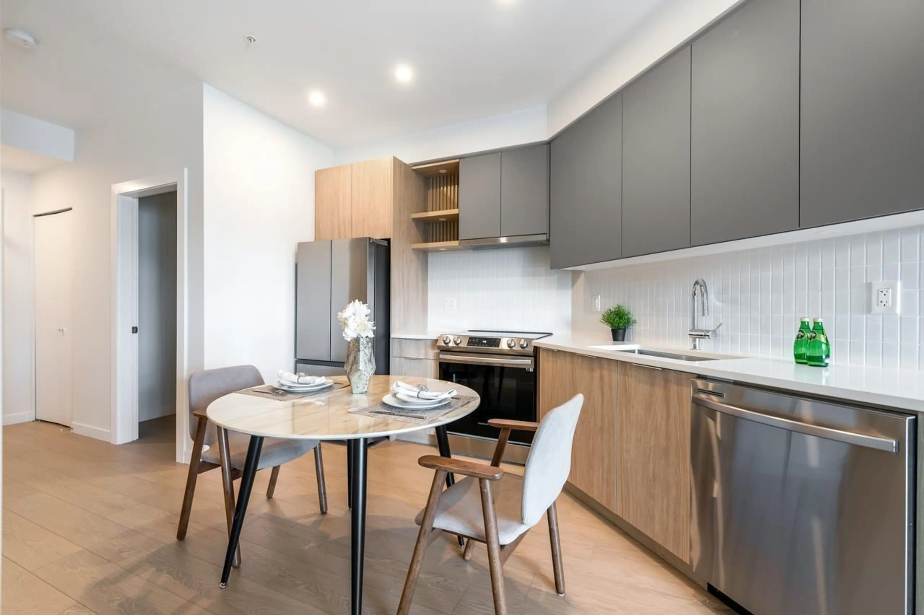 Standard kitchen, unknown for 213 - 20695 EASTLEIGH, Langley British Columbia V3A0P7