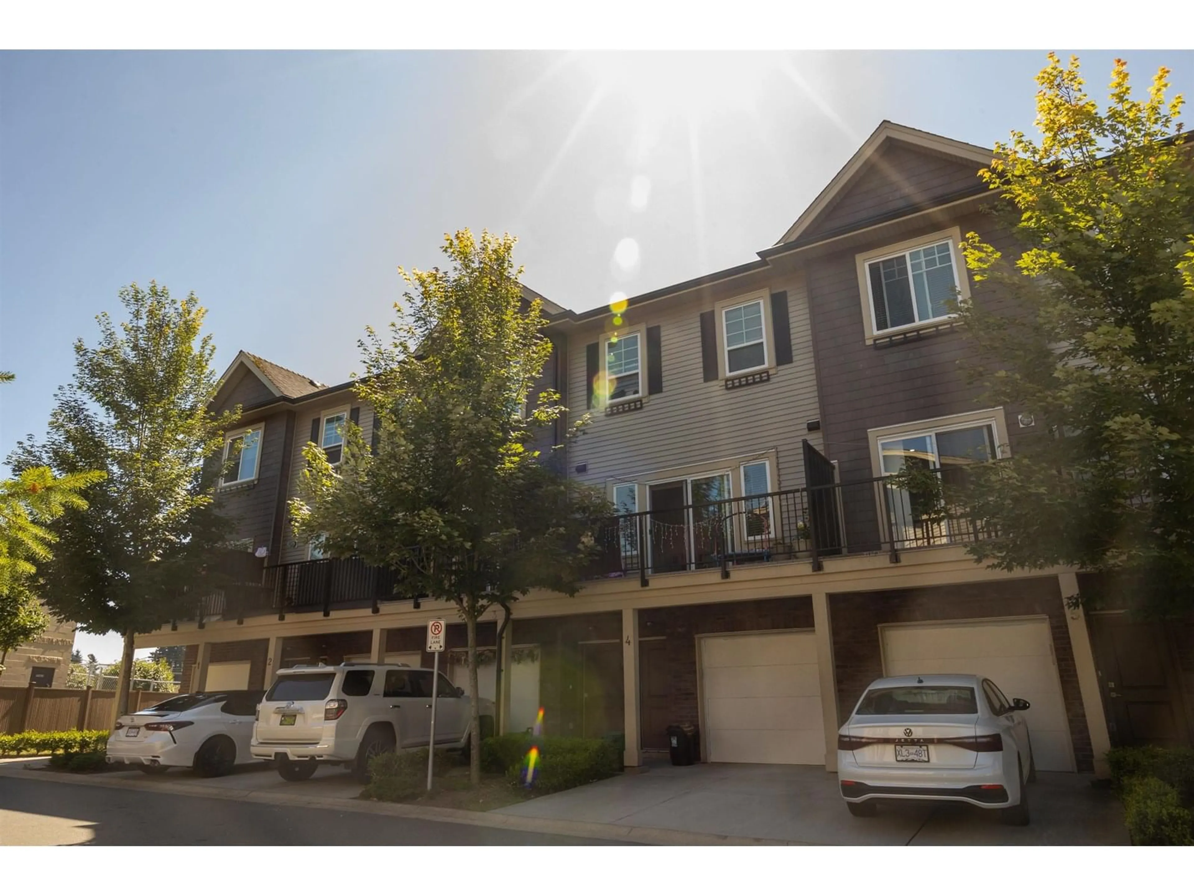 A pic from outside/outdoor area/front of a property/back of a property/a pic from drone, street for 4 - 2530 JANZEN, Abbotsford British Columbia V2T0H7