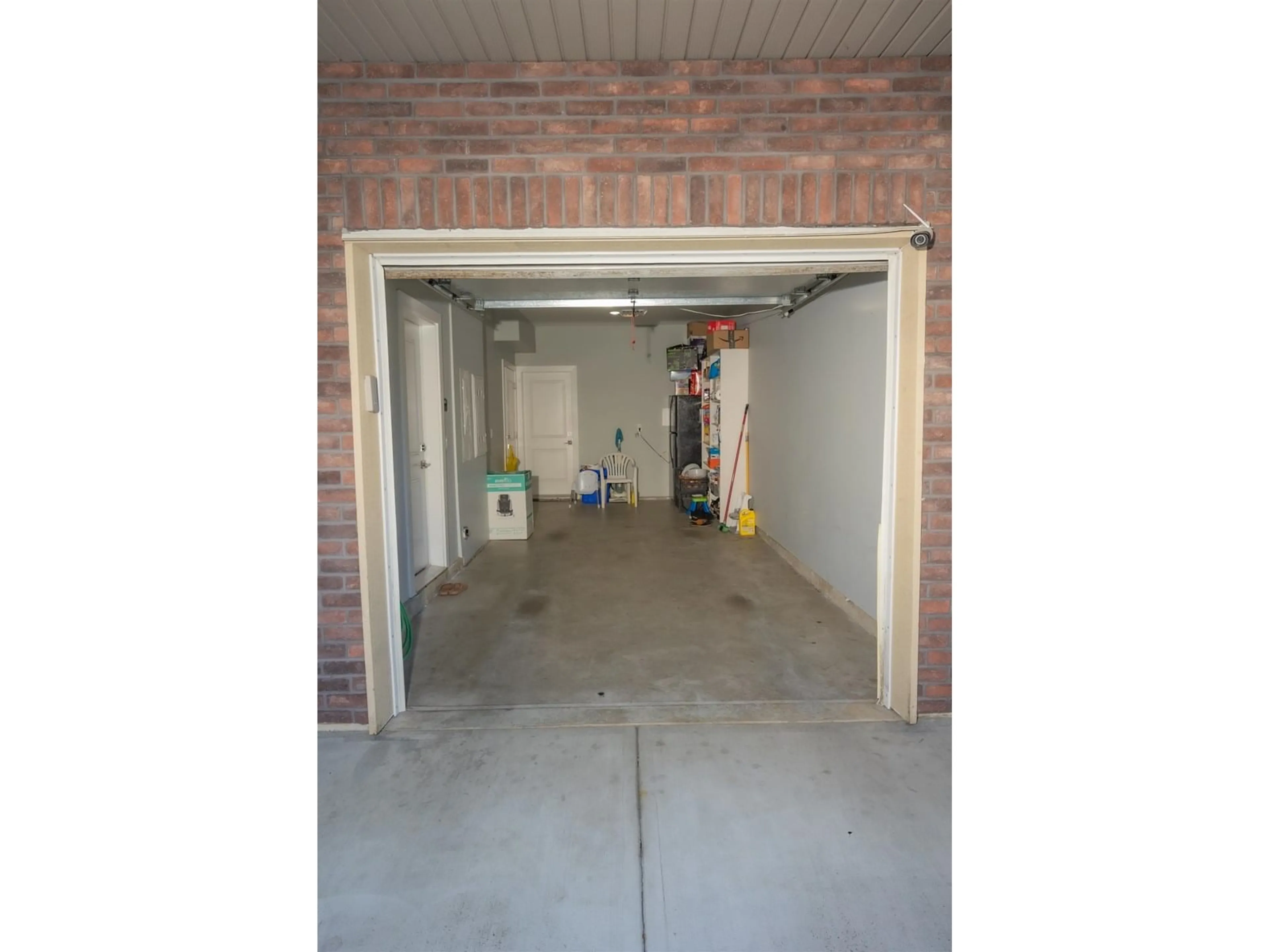Indoor garage for 4 - 2530 JANZEN, Abbotsford British Columbia V2T0H7