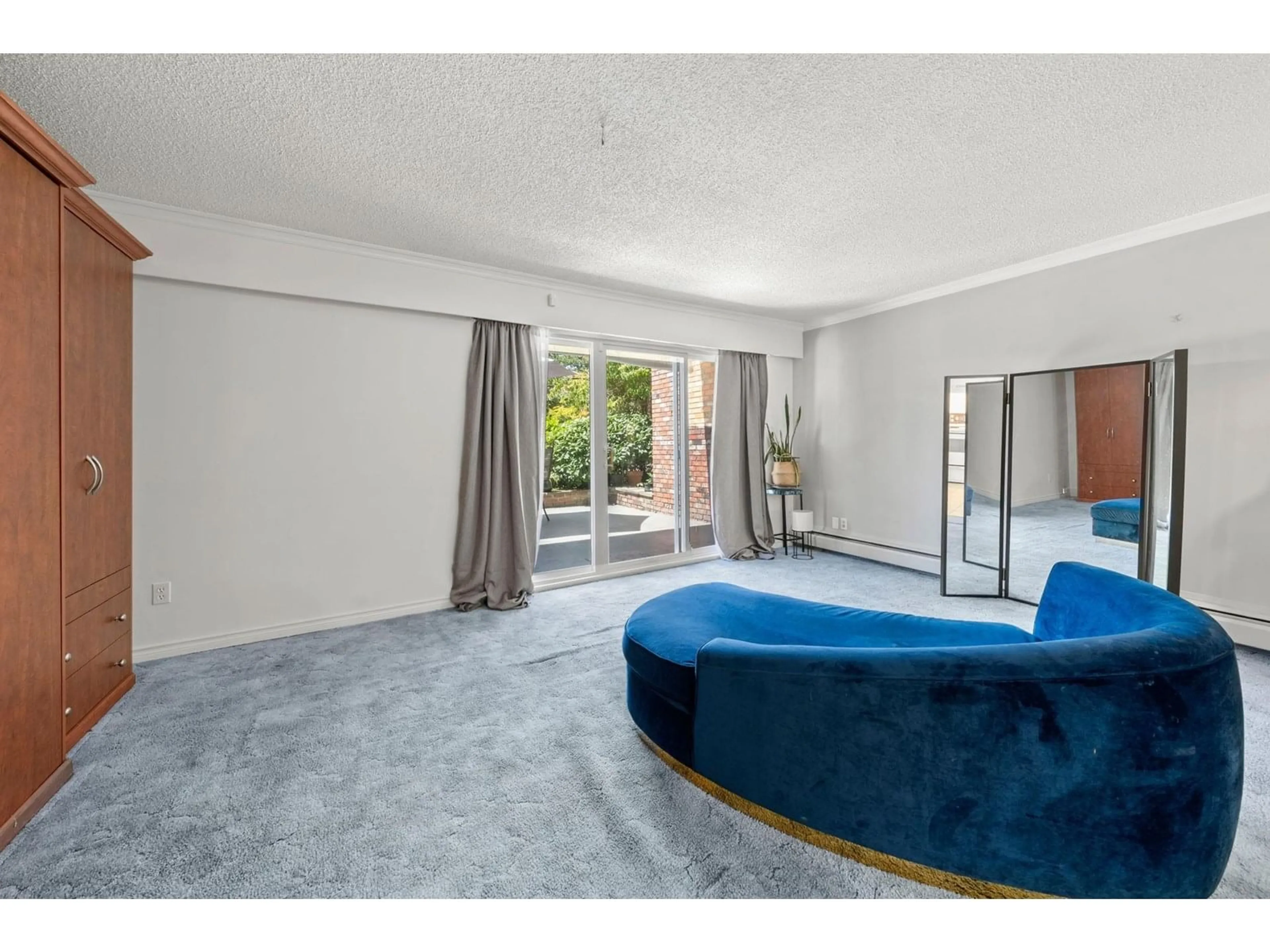 A pic of a room for 101 - 1520 BLACKWOOD, White Rock British Columbia V4B3V4