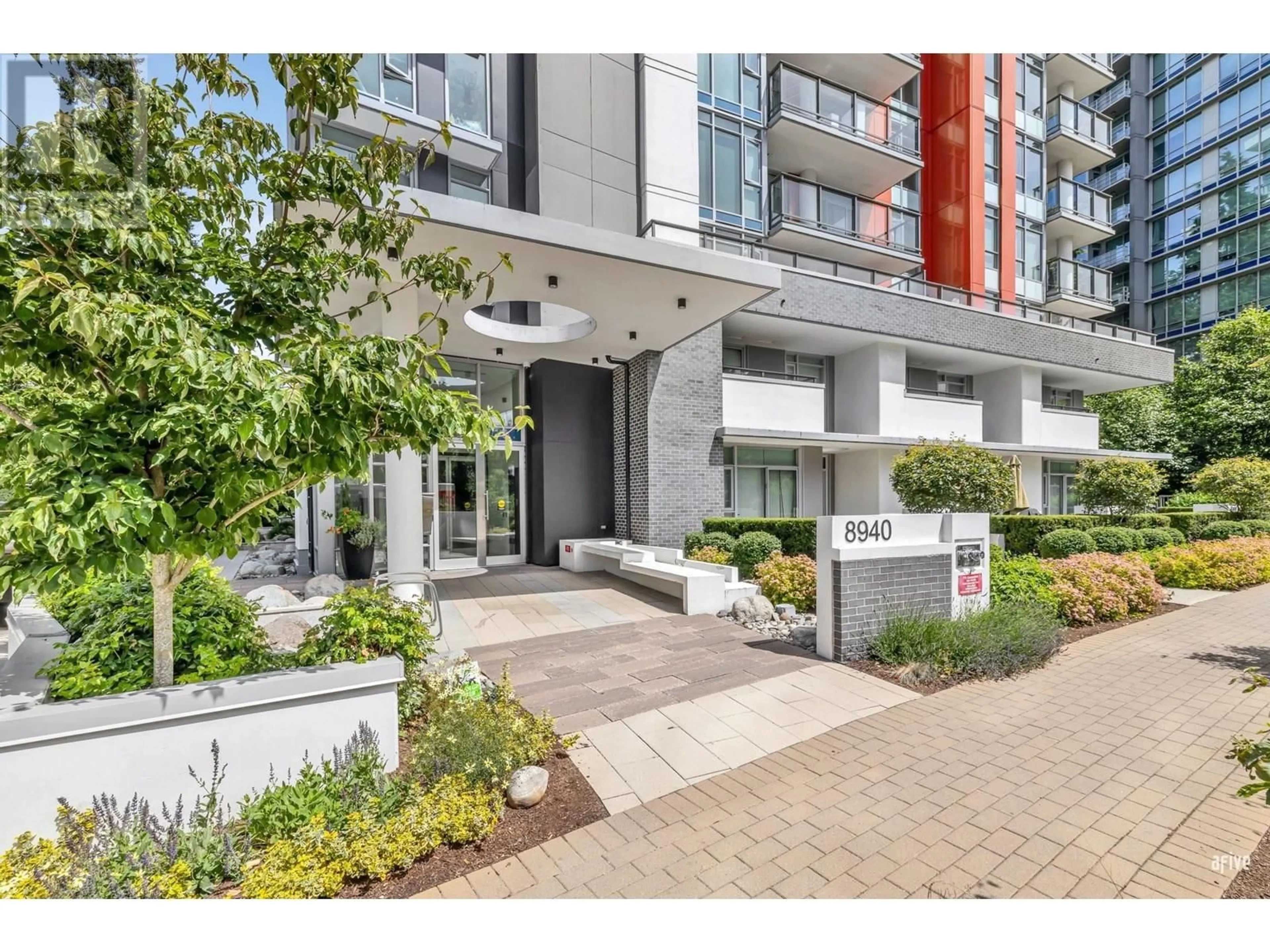 Indoor entryway for 908 - 8940 UNIVERSITY CRESCENT, Burnaby British Columbia V5A4Y8