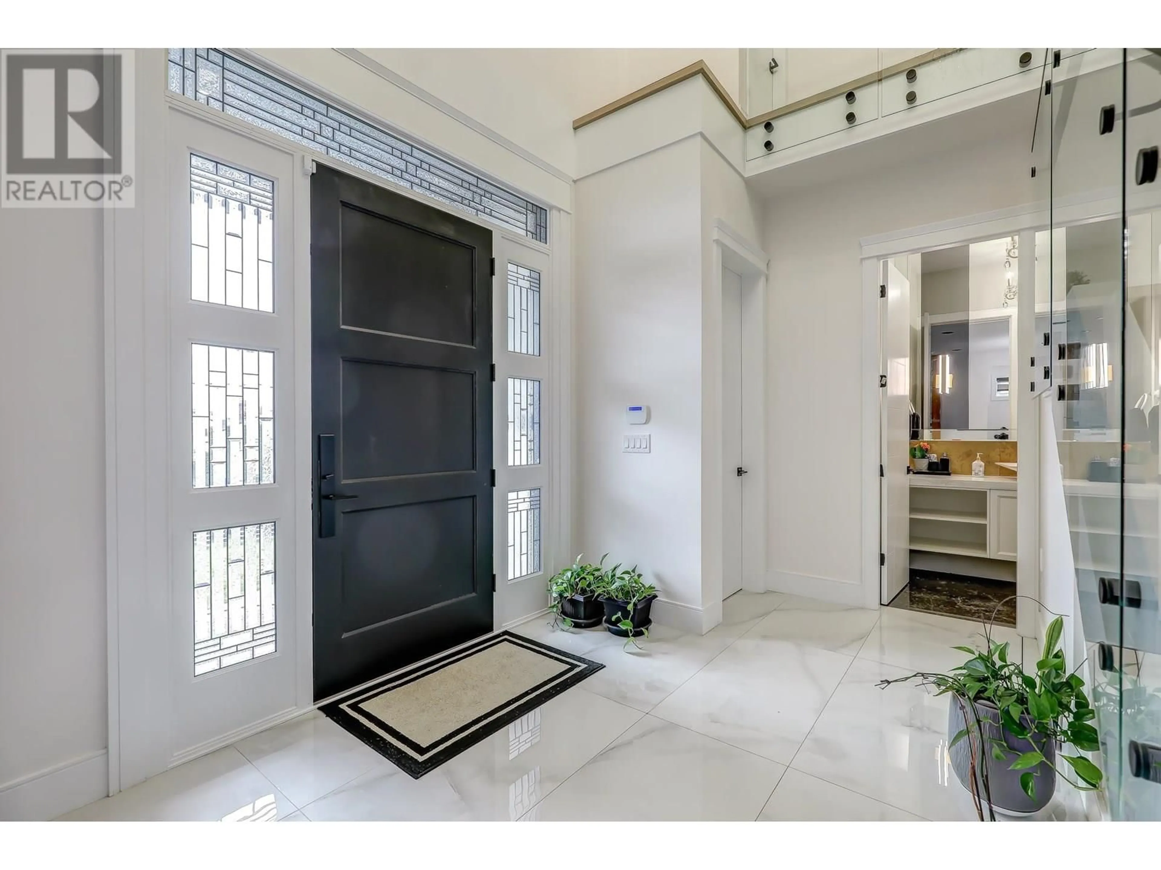 Indoor entryway for 8763 10TH AVENUE, Burnaby British Columbia V3N2T1