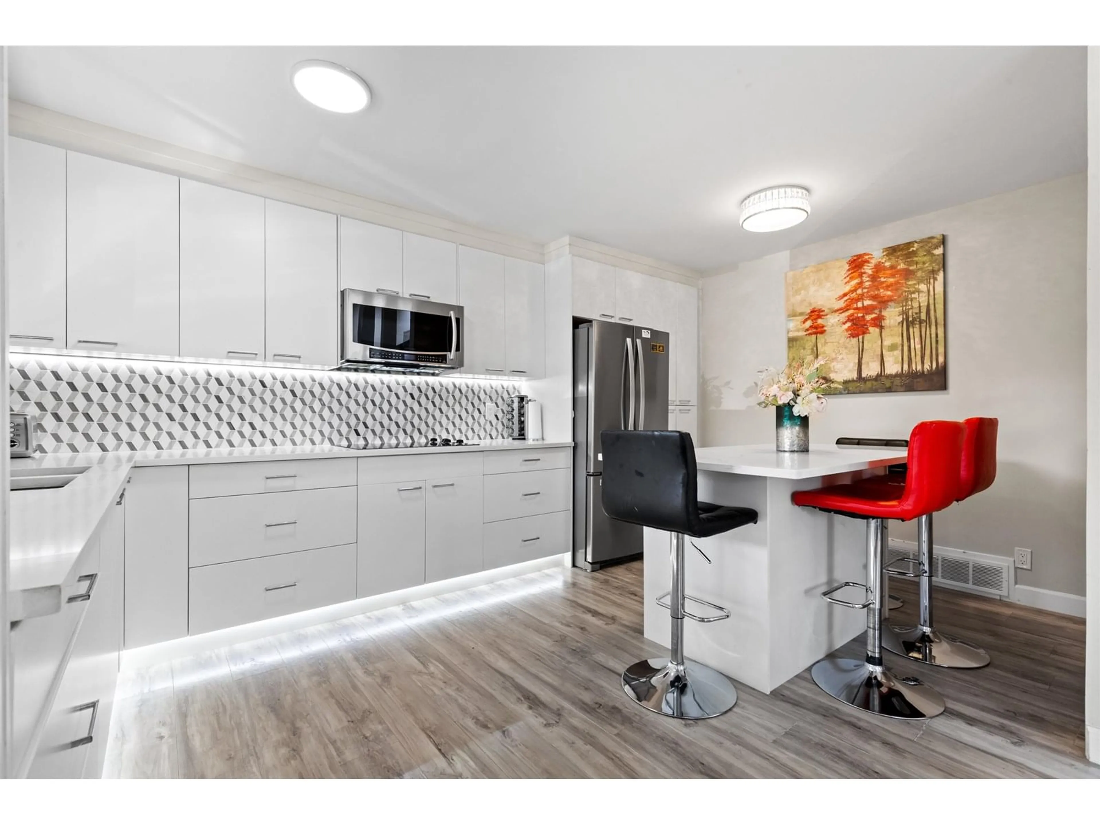 Open concept kitchen, unknown for 7294 129B, Surrey British Columbia V3W6Z8