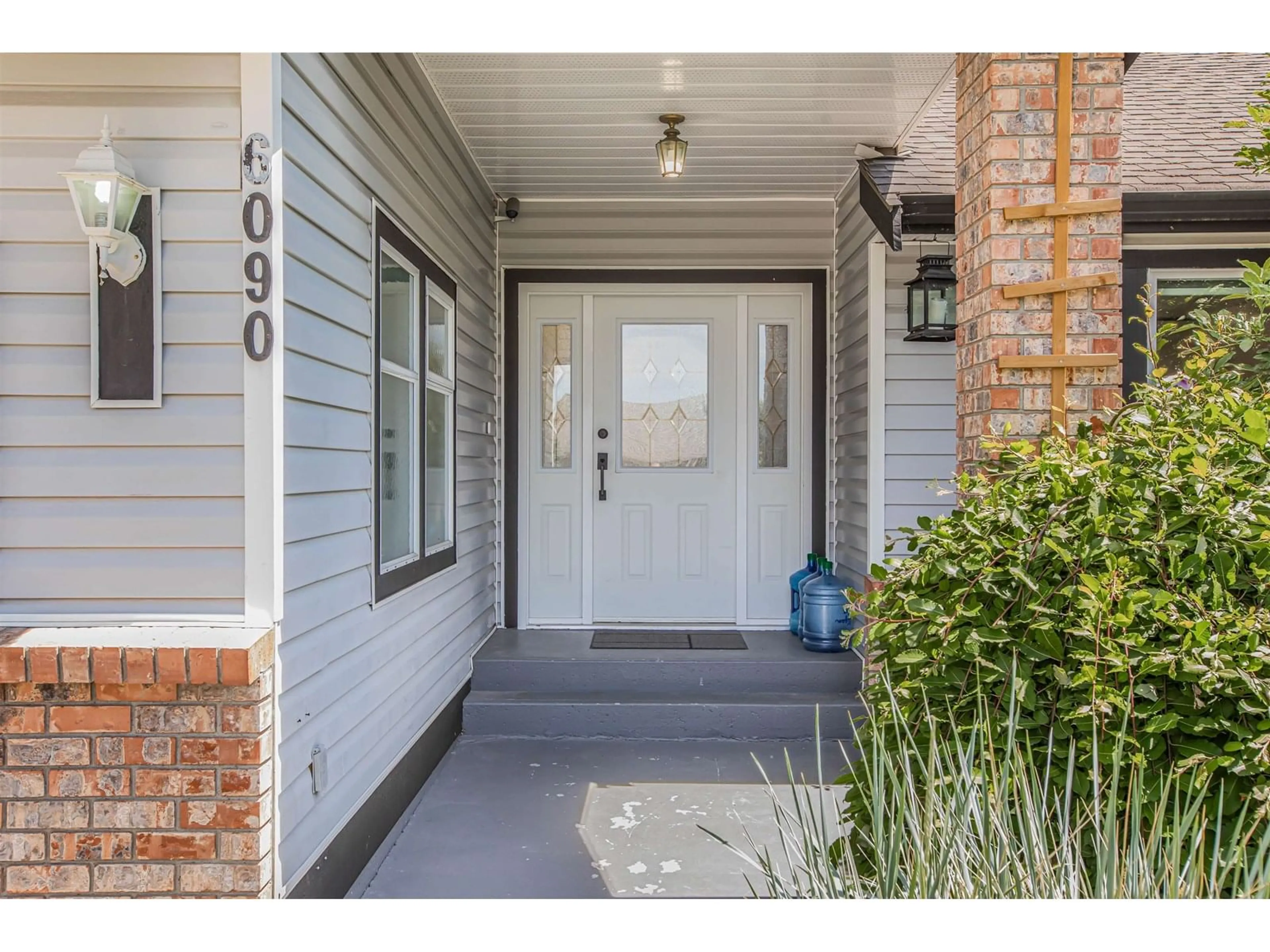 Indoor entryway for 6090 187A, Surrey British Columbia V3S7R6