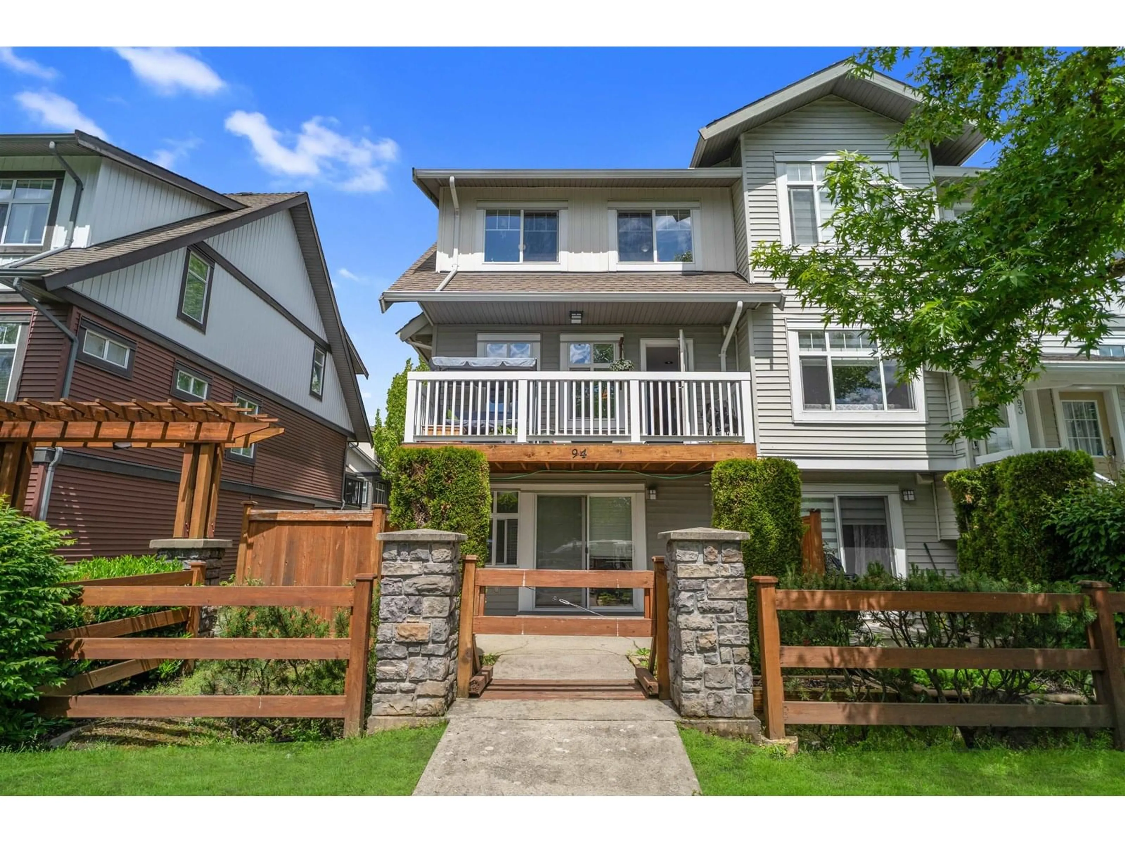 Home with vinyl exterior material, street for 94 - 16177 83, Surrey British Columbia V4N5T3