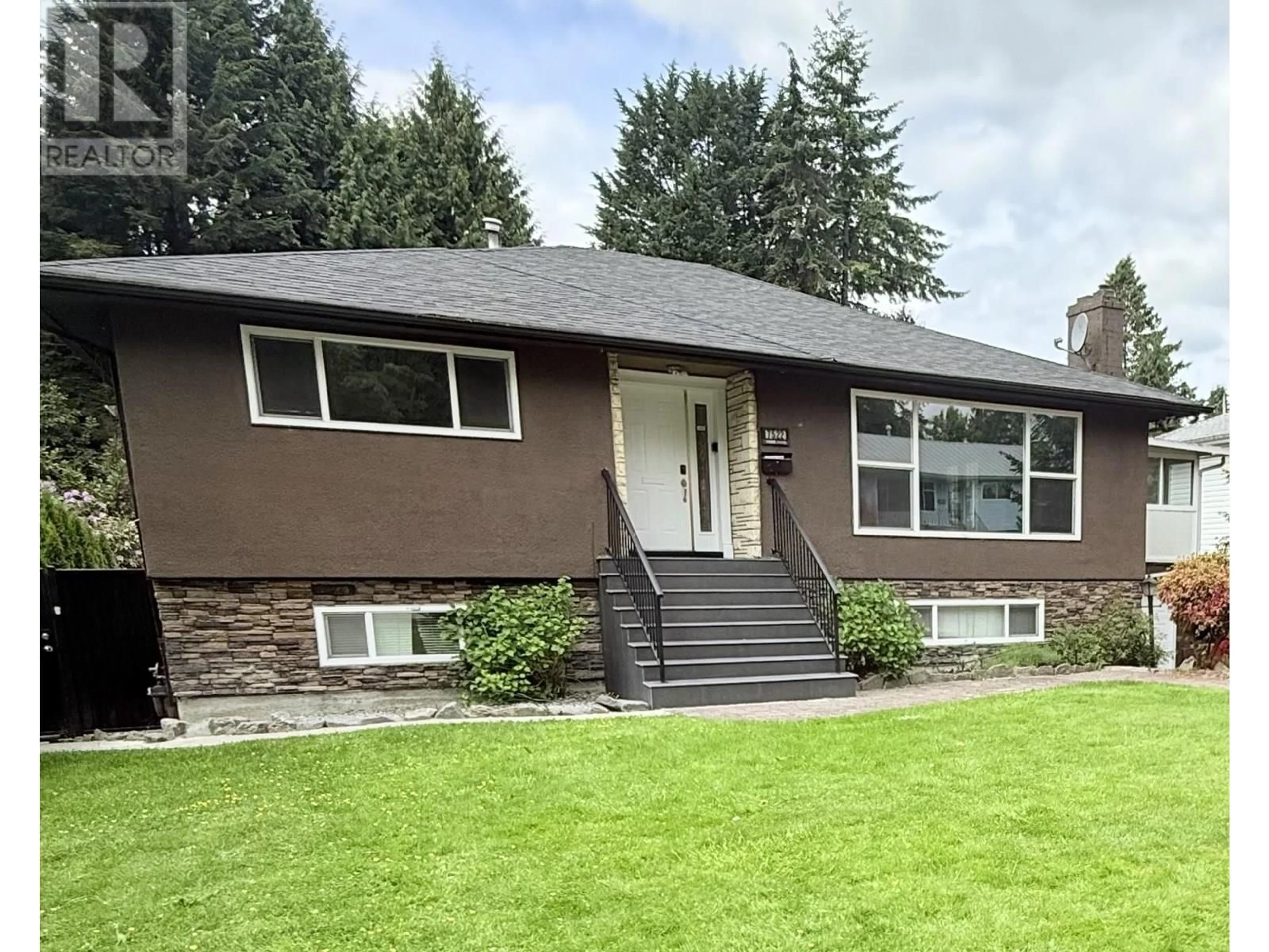 Home with vinyl exterior material, street for 7522 MARK CRESCENT, Burnaby British Columbia V5A1Z3