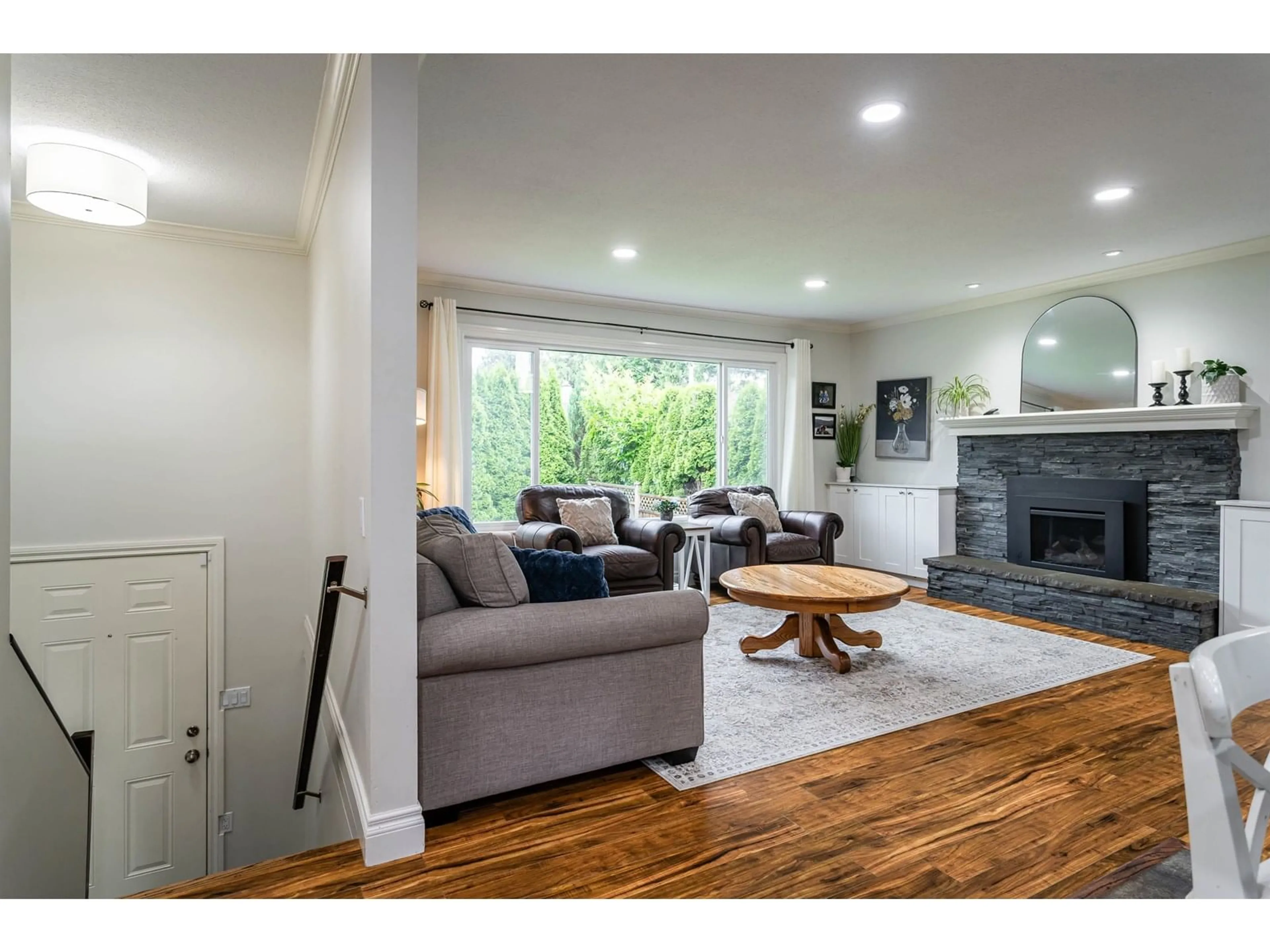 Living room with furniture, wood/laminate floor for 26677 29, Langley British Columbia V4W3B3