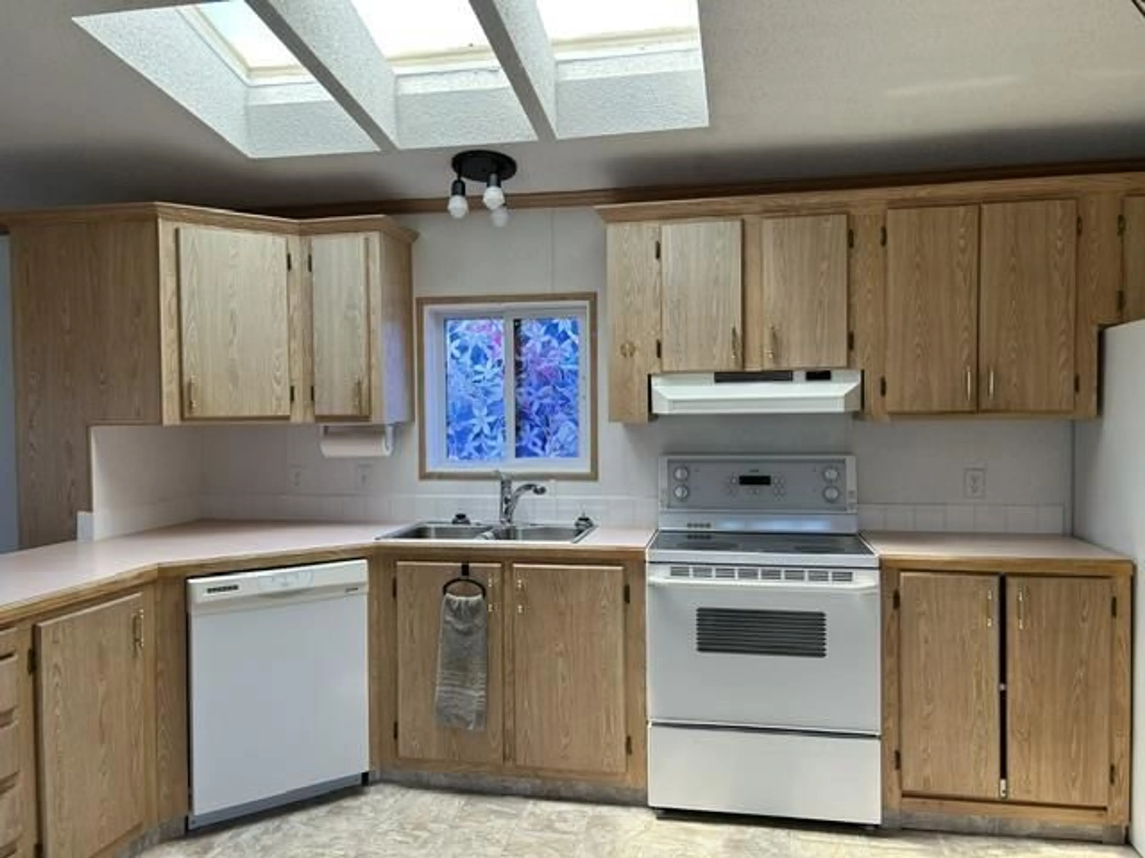 Standard kitchen, unknown for 109 - 65367 KAWKAWA LAKE ROAD, Hope British Columbia V0X1L1