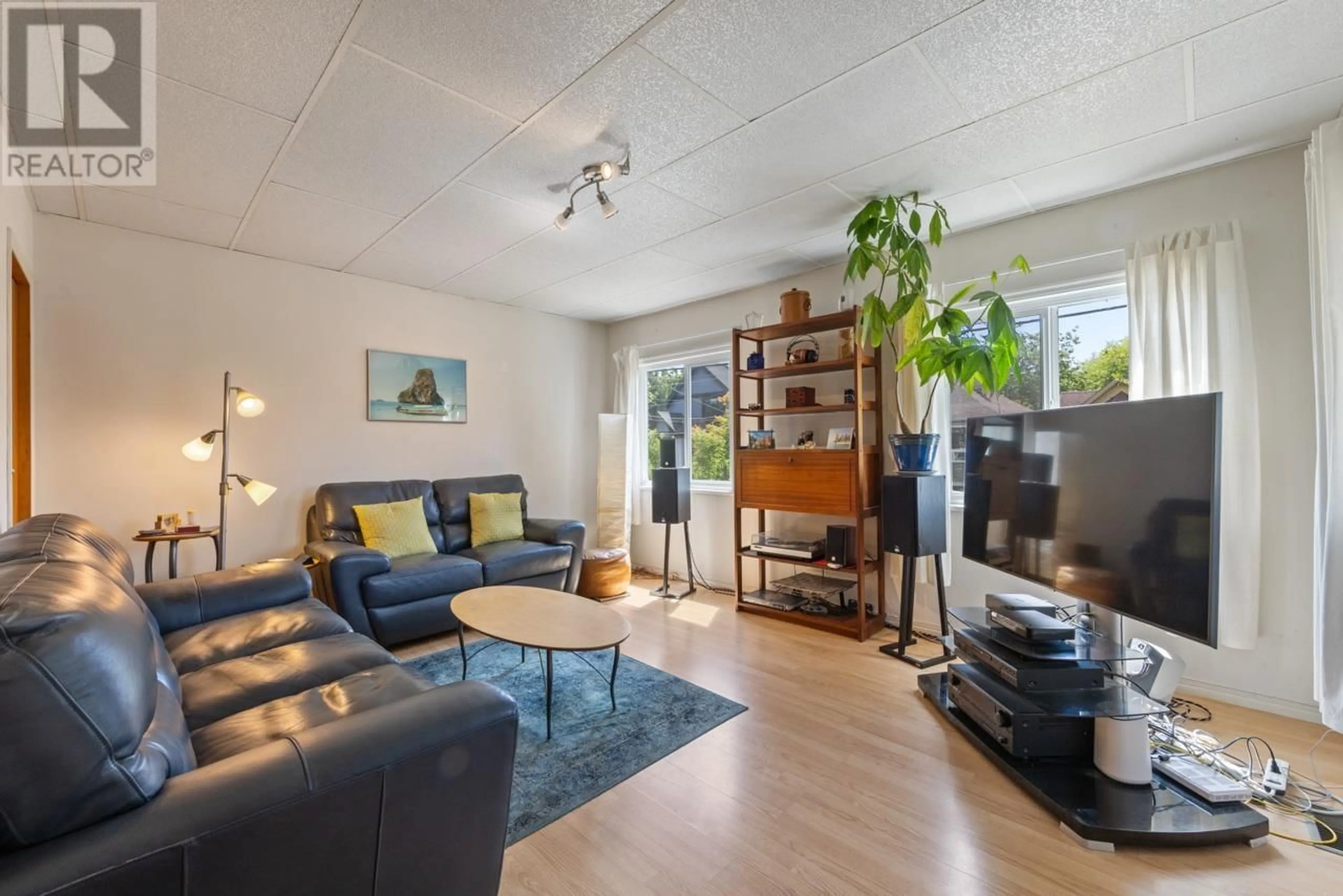 Living room with furniture, wood/laminate floor for 1737 5TH AVENUE, Vancouver British Columbia V5N1L9