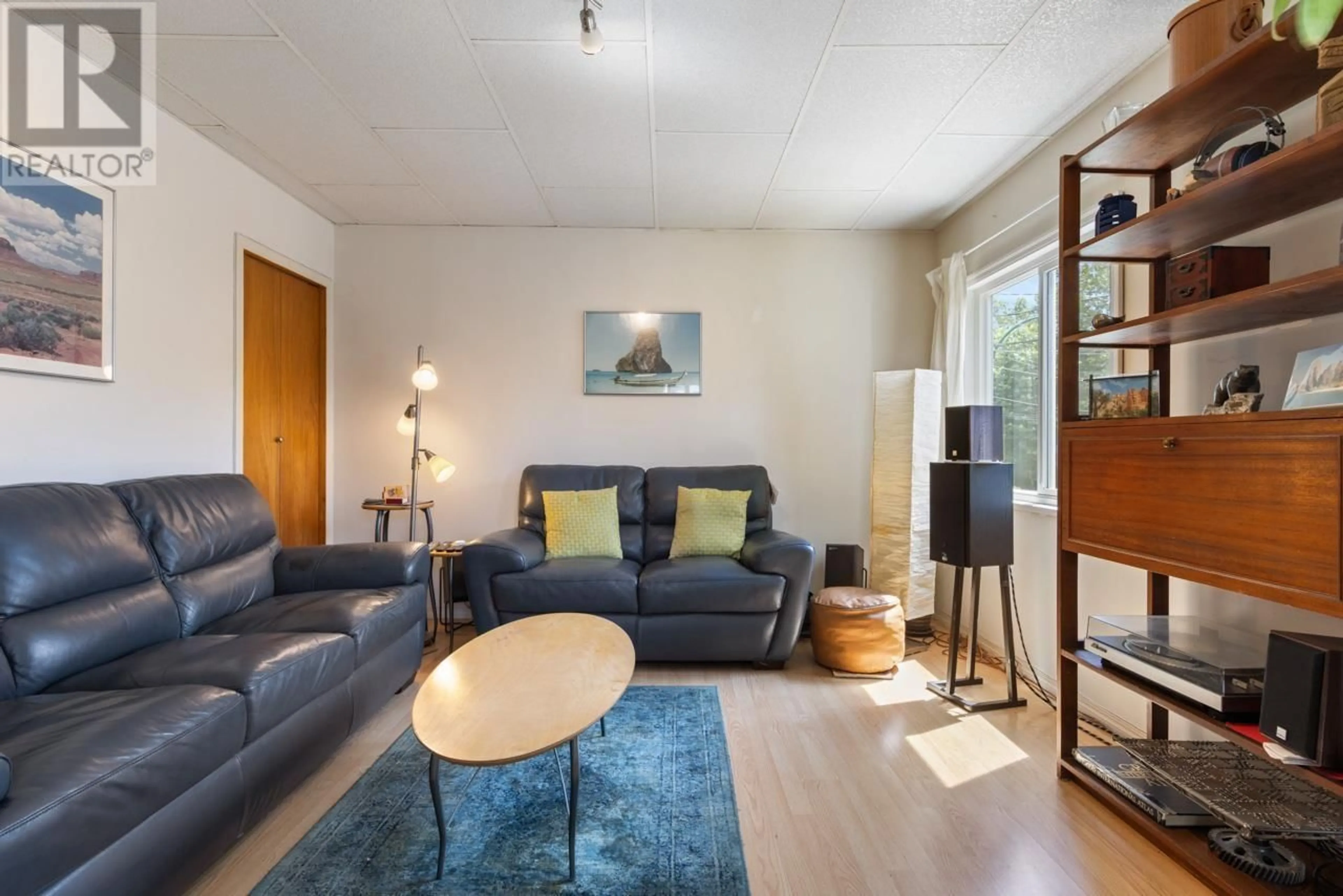 Living room with furniture, wood/laminate floor for 1737 5TH AVENUE, Vancouver British Columbia V5N1L9