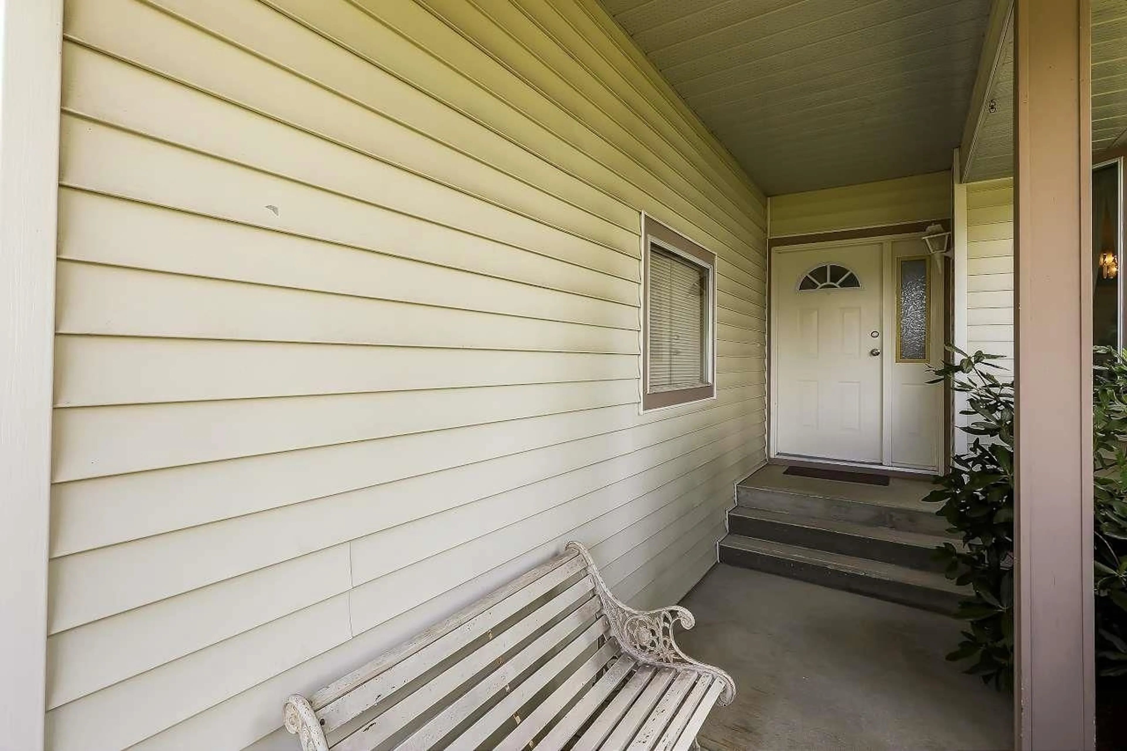 Patio, street for 5979 SOUTHPARK, Surrey British Columbia V3X2B9