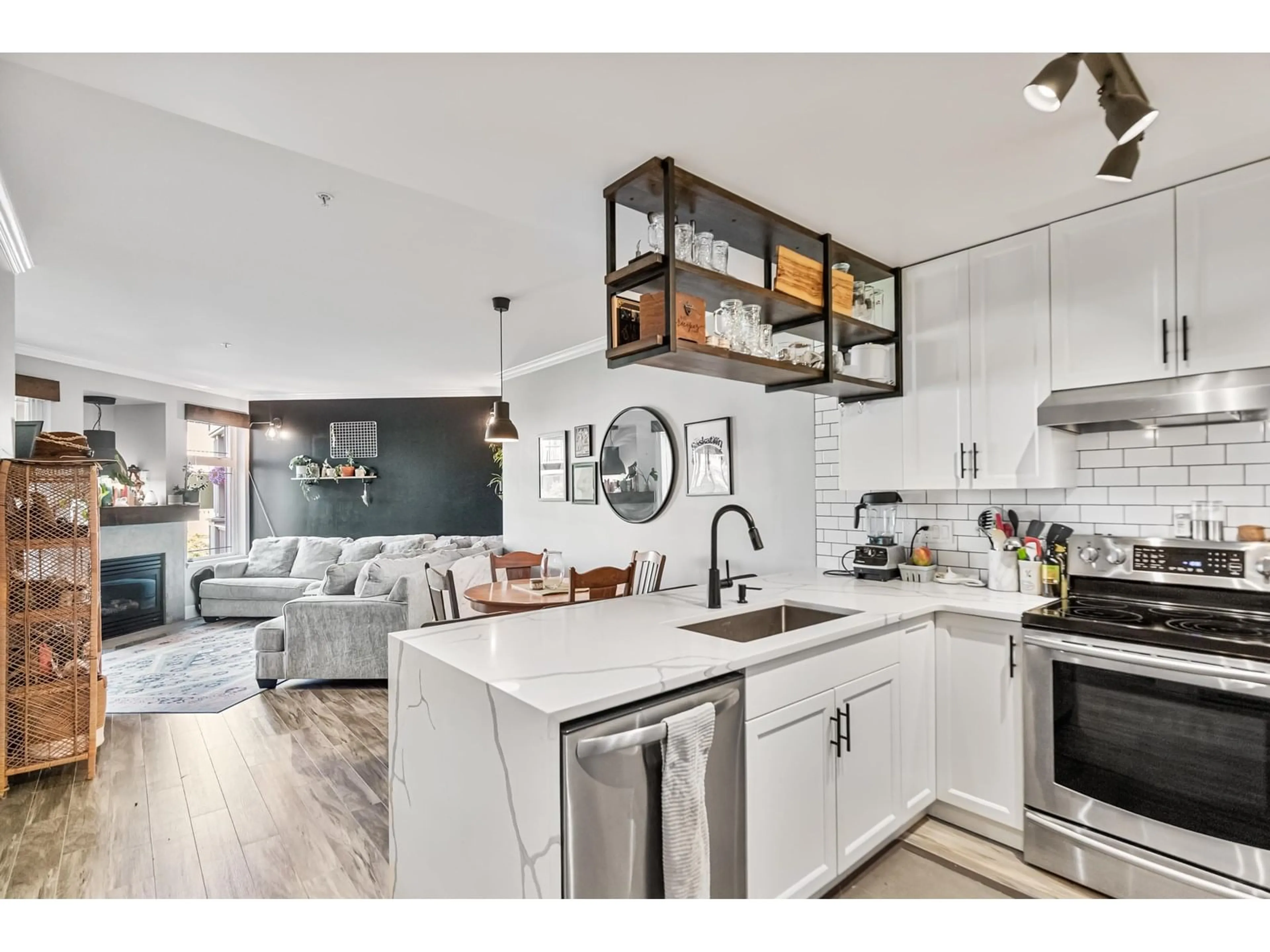 Open concept kitchen, unknown for 308 - 15368 16A, Surrey British Columbia V4A1S9