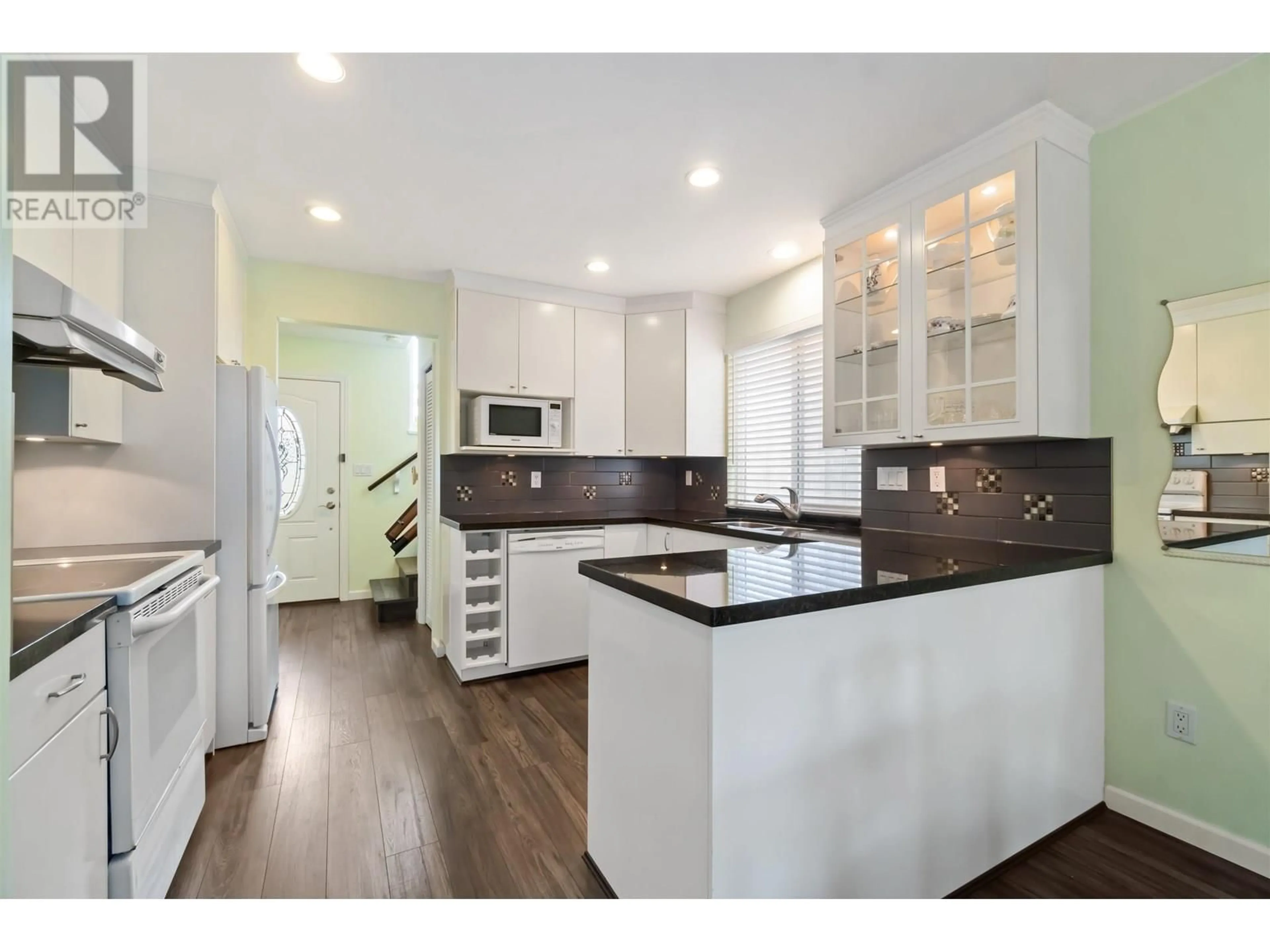 Open concept kitchen, unknown for 1781 SUFFOLK AVENUE, Port Coquitlam British Columbia V3B5G6