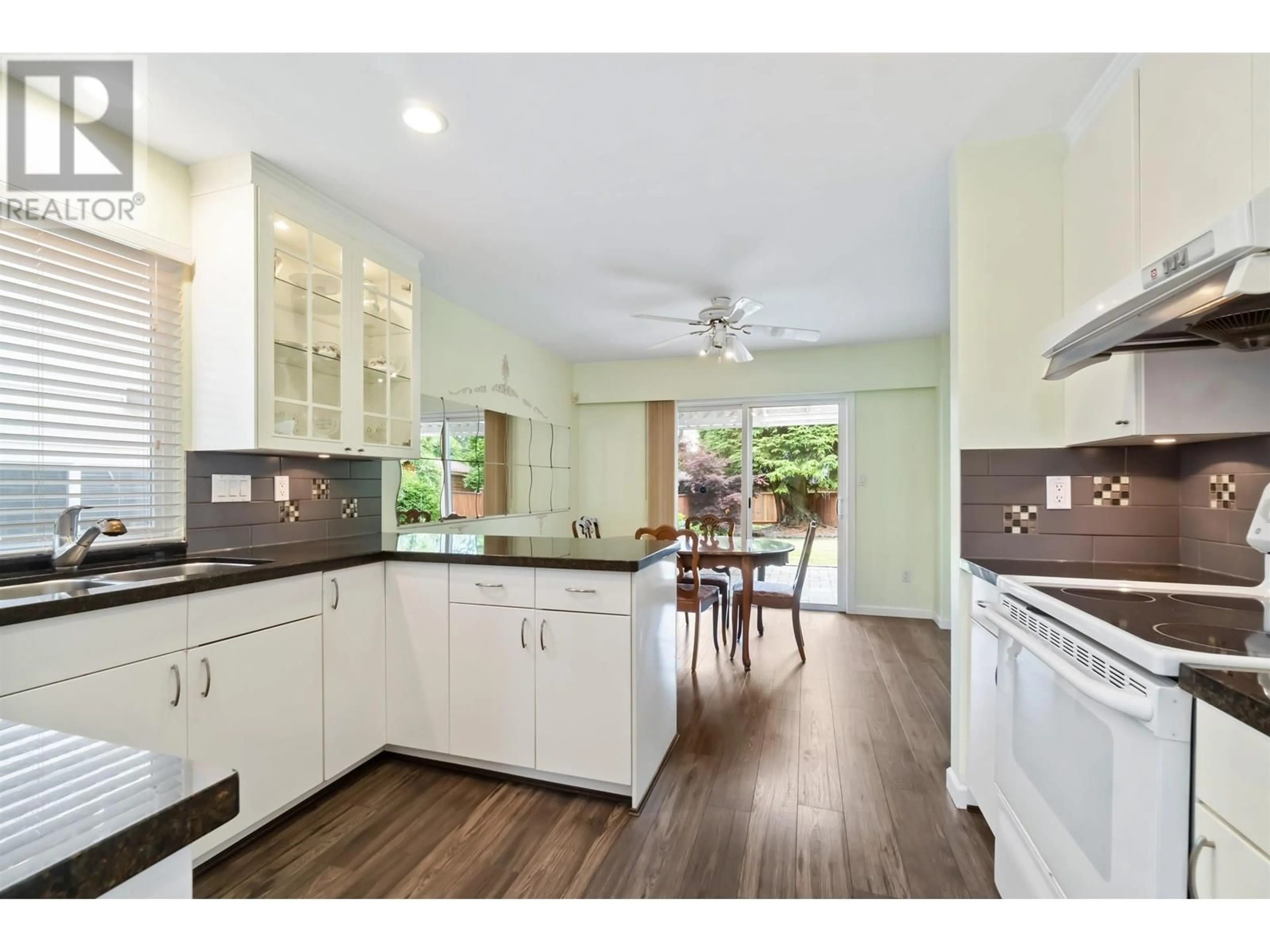 Open concept kitchen, unknown for 1781 SUFFOLK AVENUE, Port Coquitlam British Columbia V3B5G6