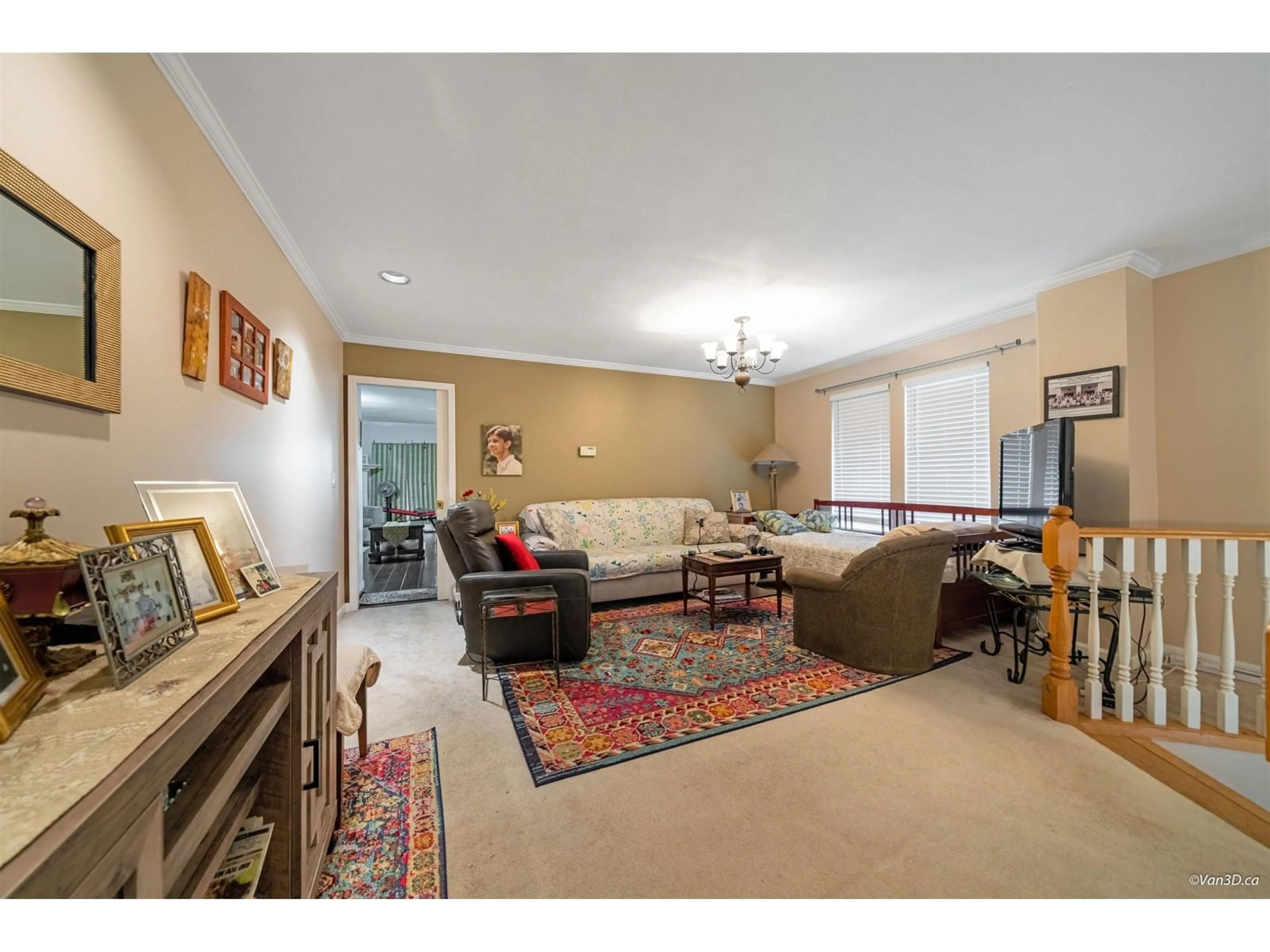 Living room with furniture, carpet floor for 8738 143A, Surrey British Columbia V3W3Y2