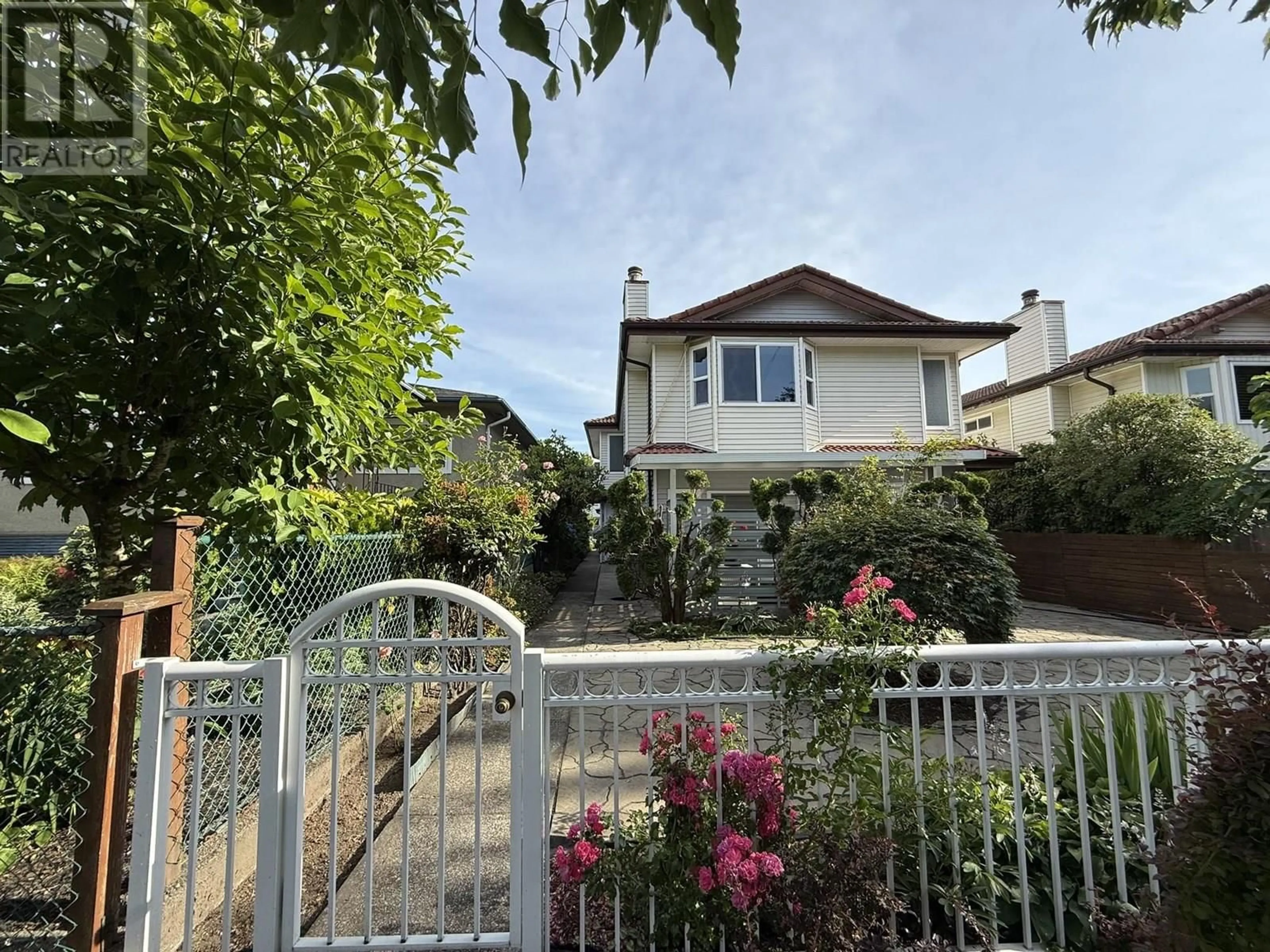 A pic from outside/outdoor area/front of a property/back of a property/a pic from drone, street for 488 43RD AVENUE, Vancouver British Columbia V5W1T4