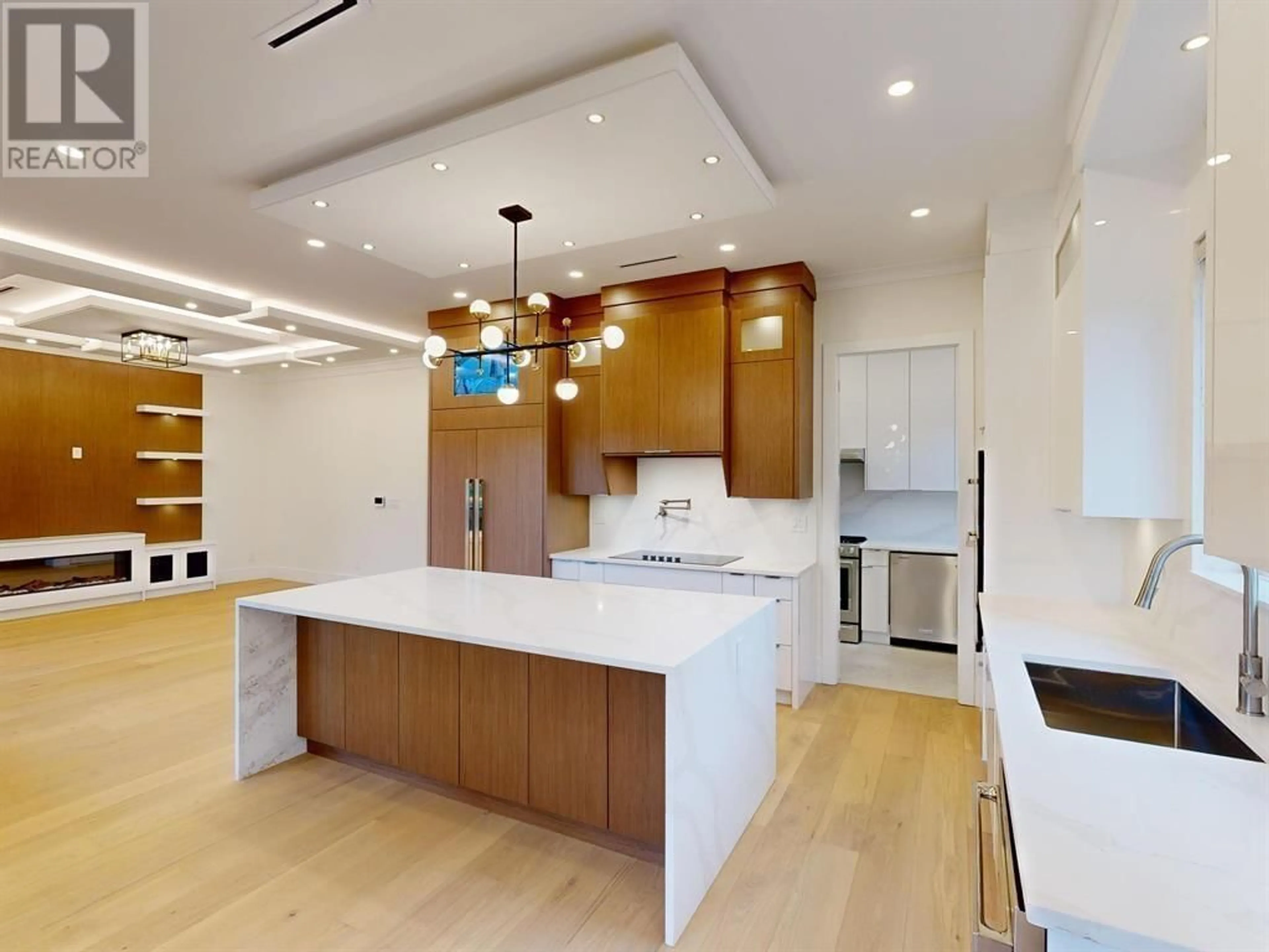 Contemporary kitchen, unknown for 1411 PIPELINE PLACE, Coquitlam British Columbia V3E2X1