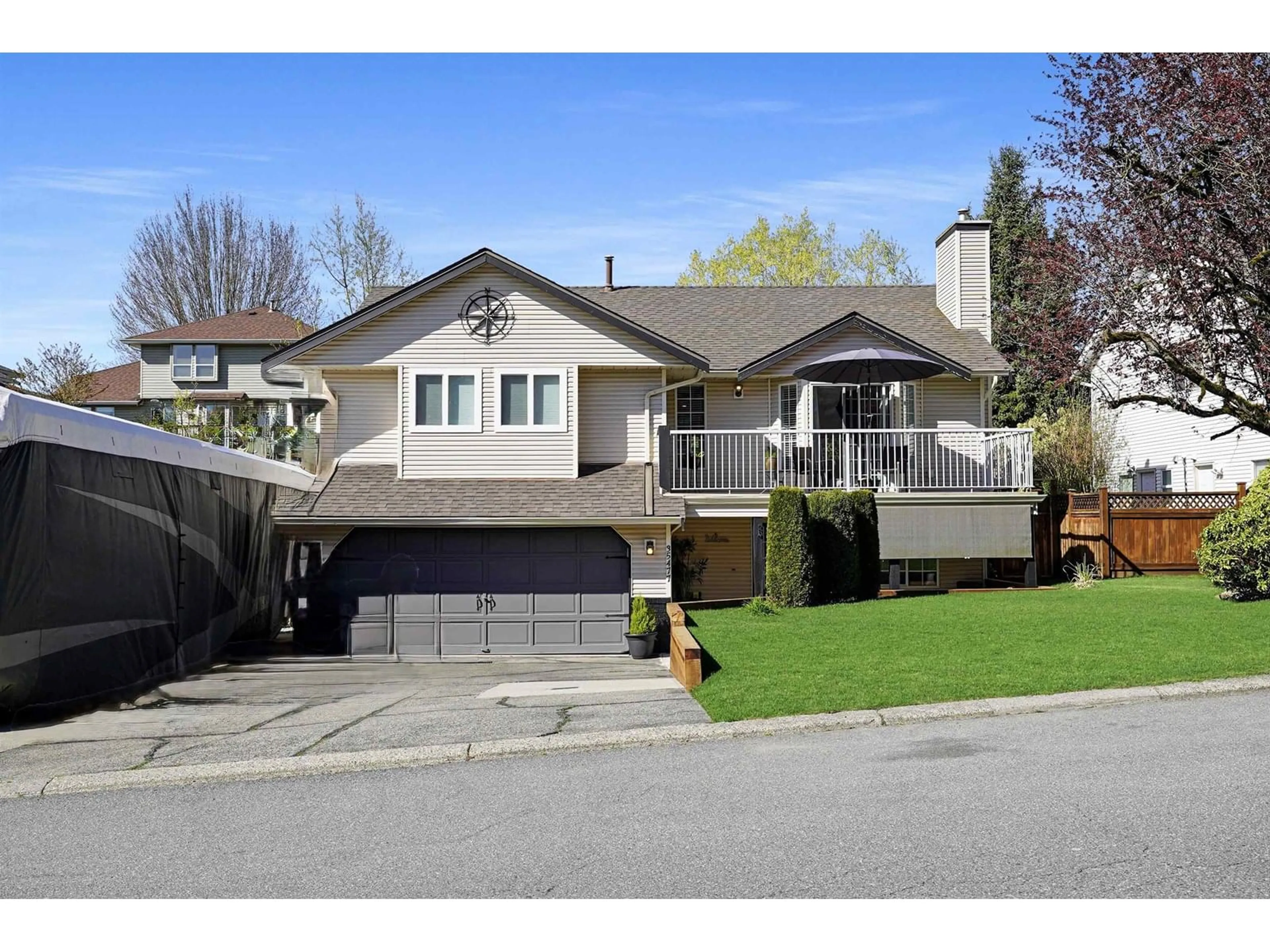 Home with vinyl exterior material, street for 35477 SANDY HILL, Abbotsford British Columbia V3G1J3