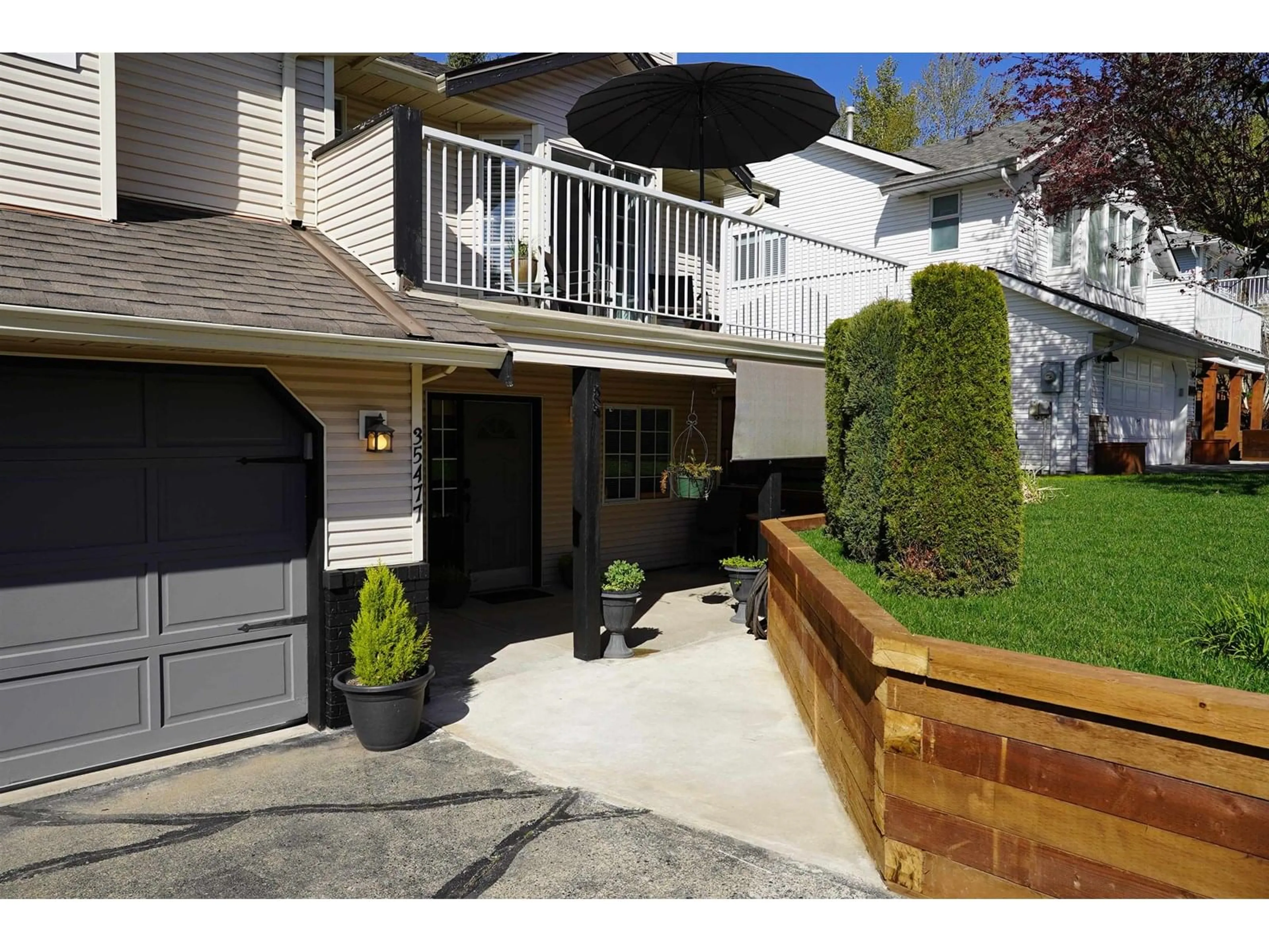 Patio, street for 35477 SANDY HILL, Abbotsford British Columbia V3G1J3