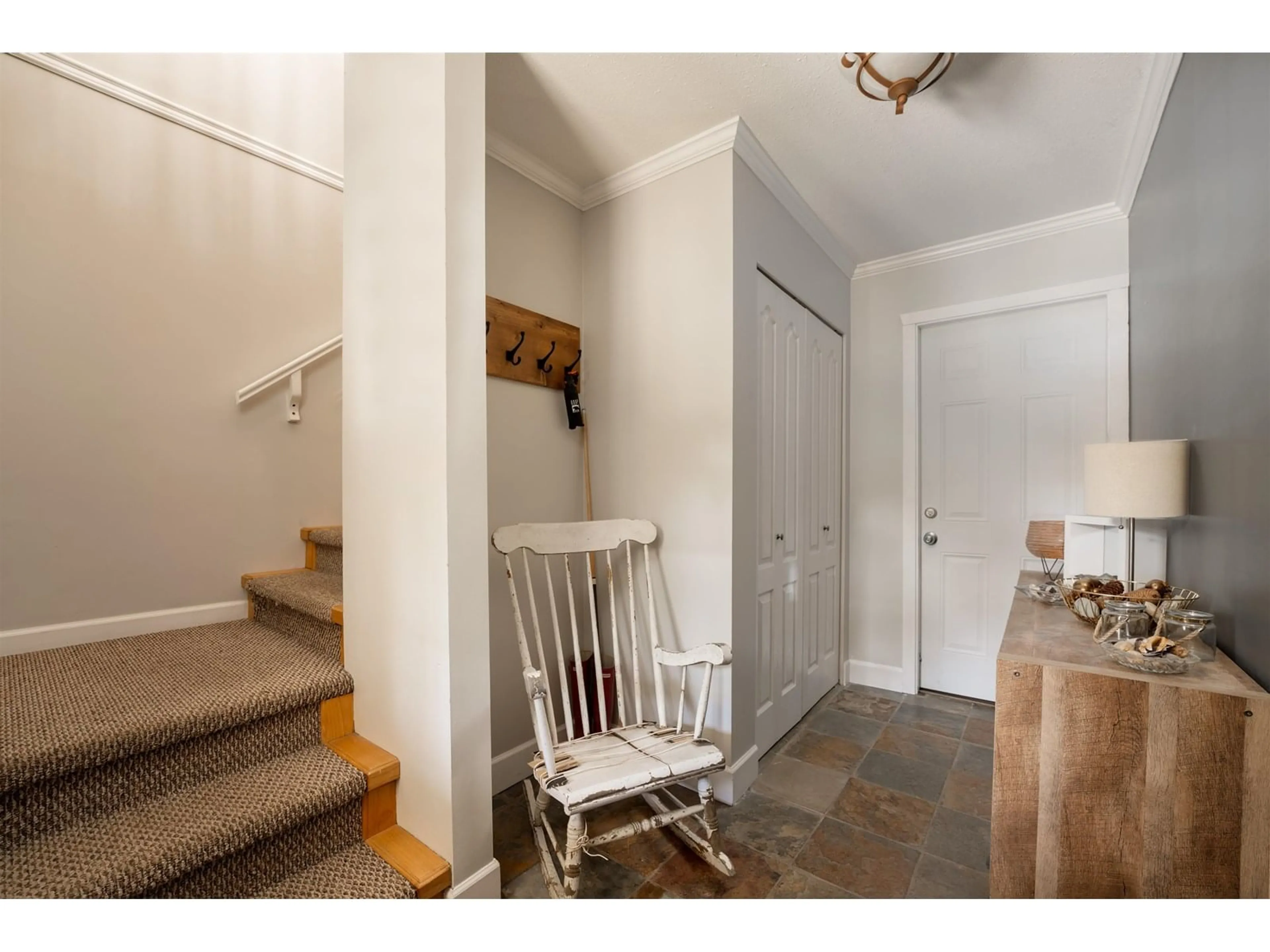 Indoor entryway for 35477 SANDY HILL, Abbotsford British Columbia V3G1J3