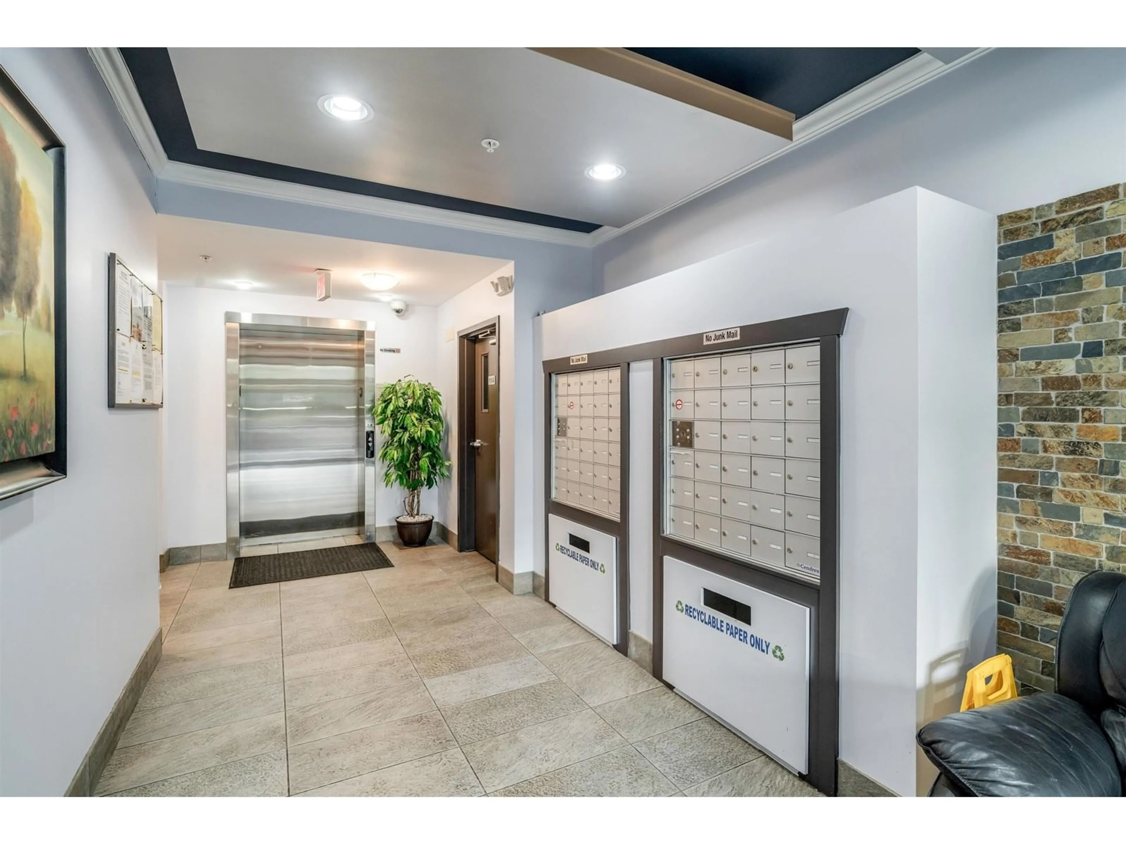 Indoor foyer for 304 - 8168 120A, Surrey British Columbia V3W3P3