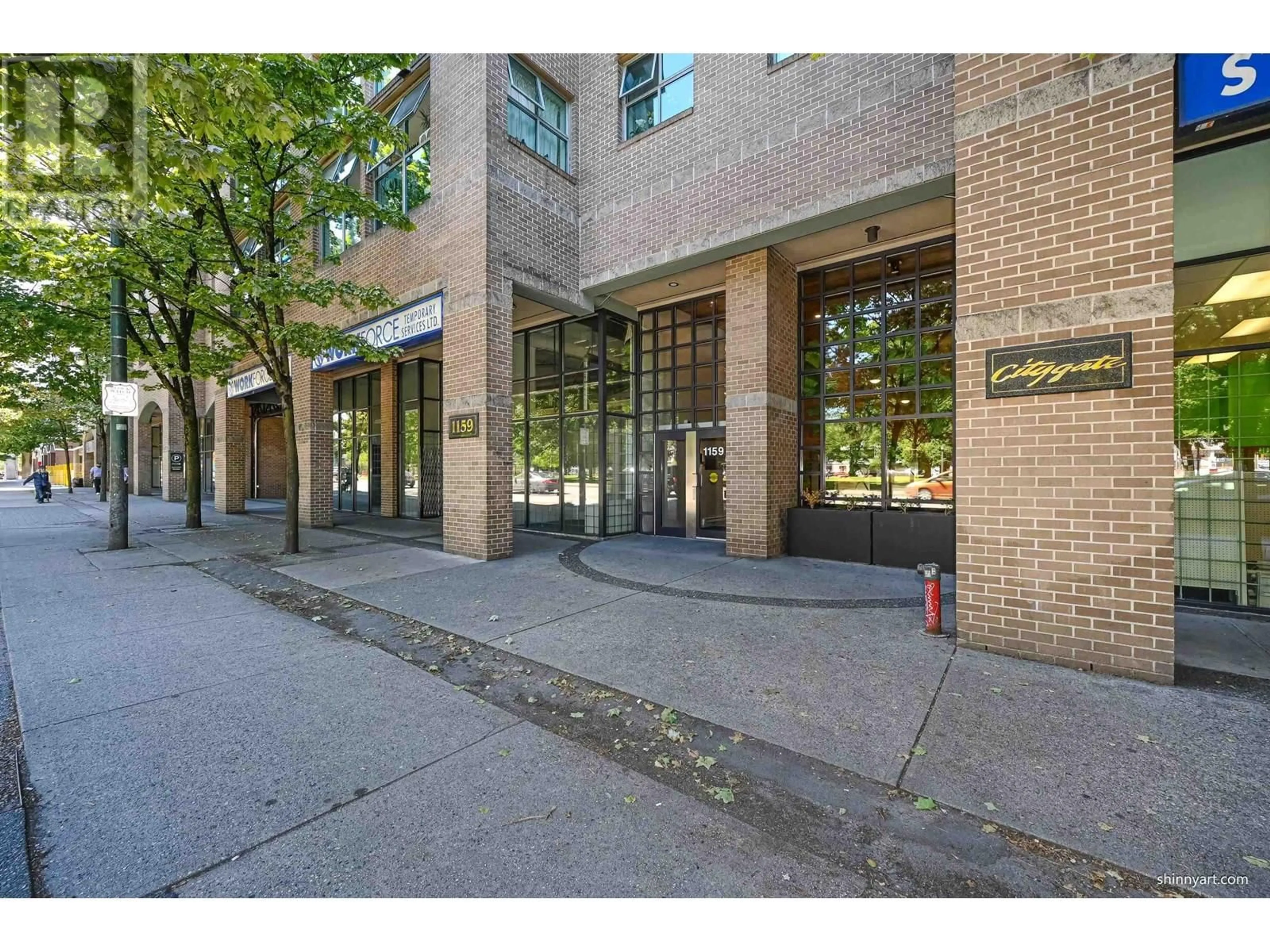 Indoor foyer for 502 - 1159 MAIN STREET, Vancouver British Columbia V6A4B6