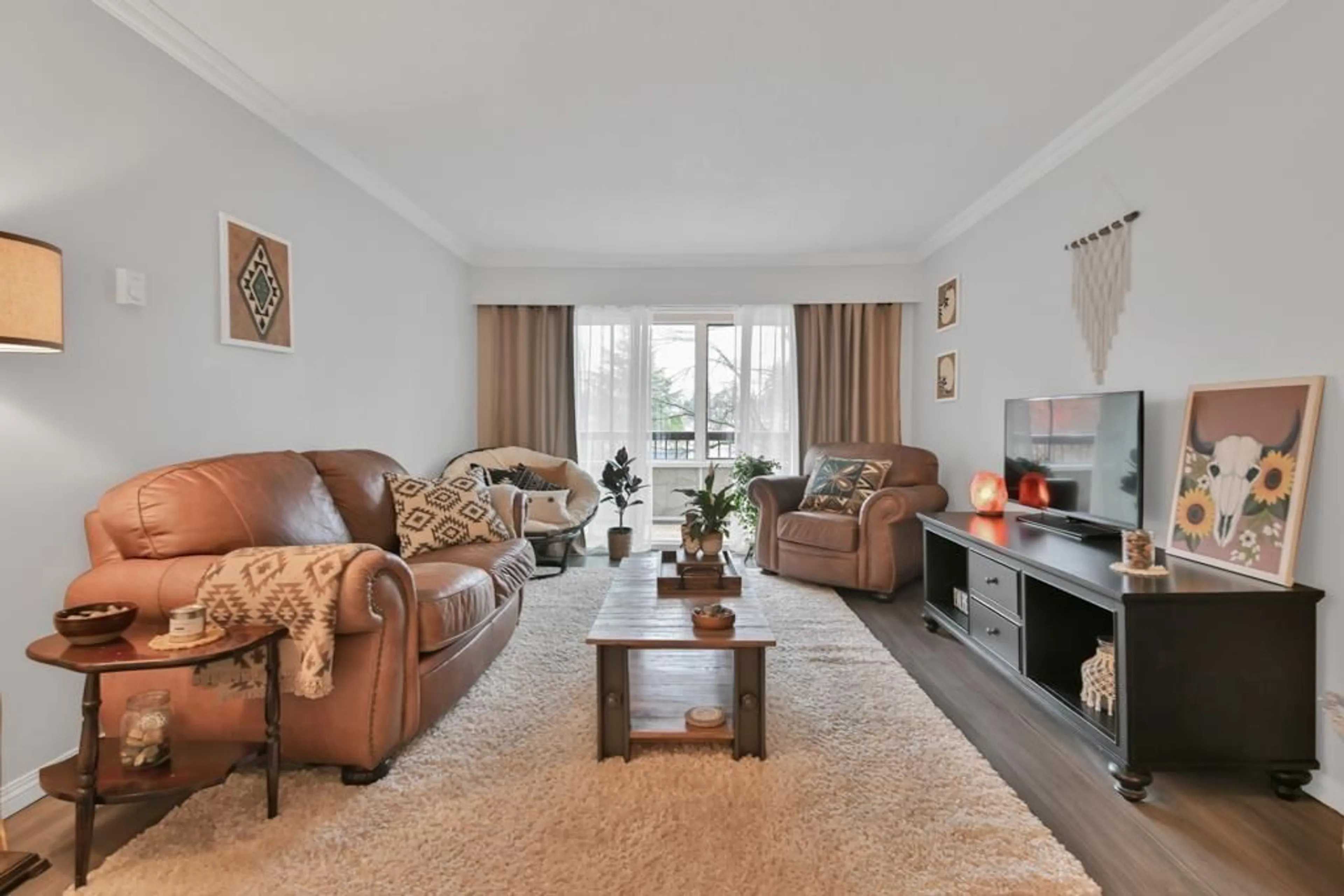 Living room with furniture, carpet floor for 215 - 2211 CLEARBROOK, Abbotsford British Columbia V2T2X4
