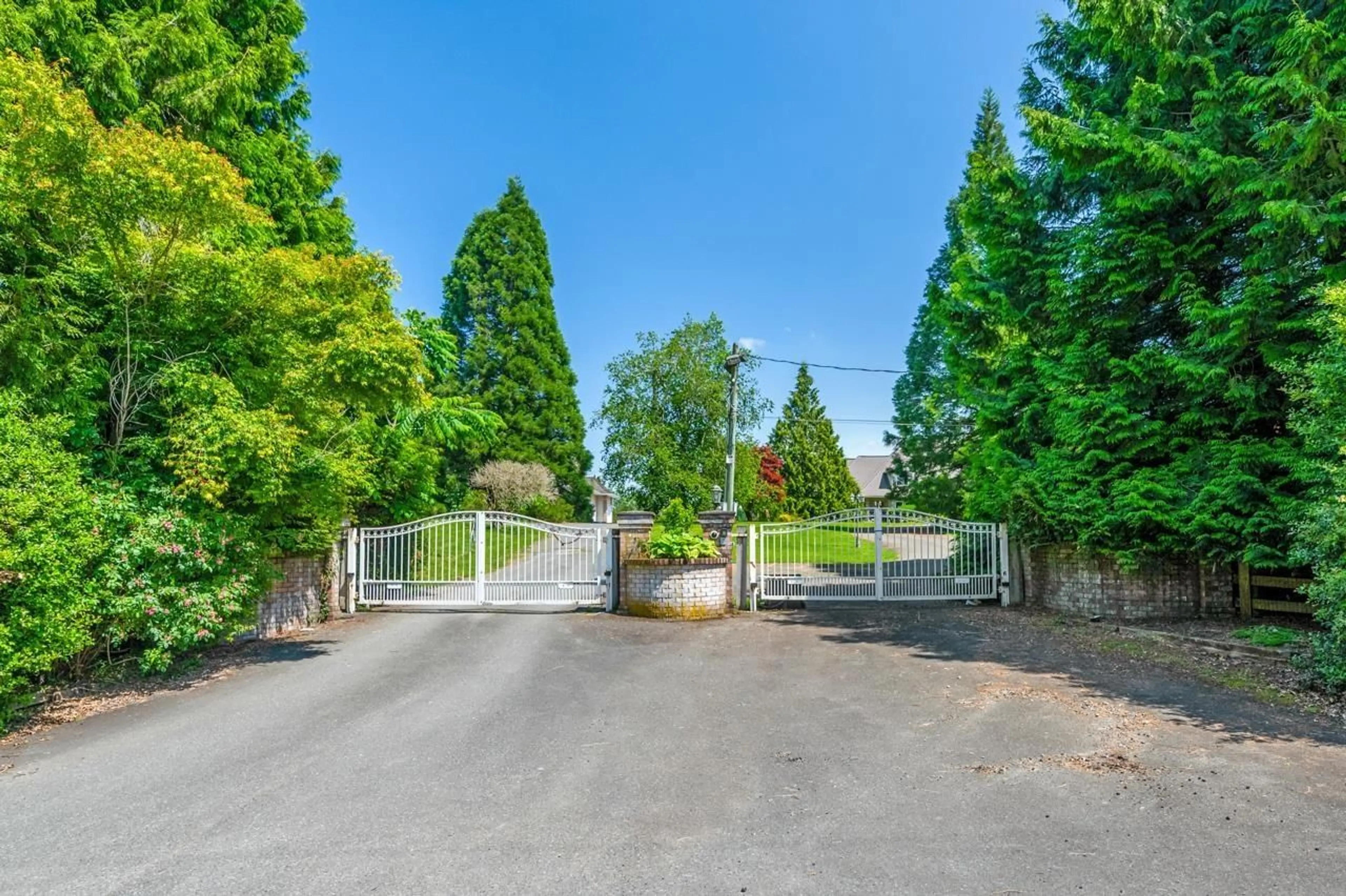 A pic from outside/outdoor area/front of a property/back of a property/a pic from drone, street for 3044 240, Langley British Columbia V2Z1N3