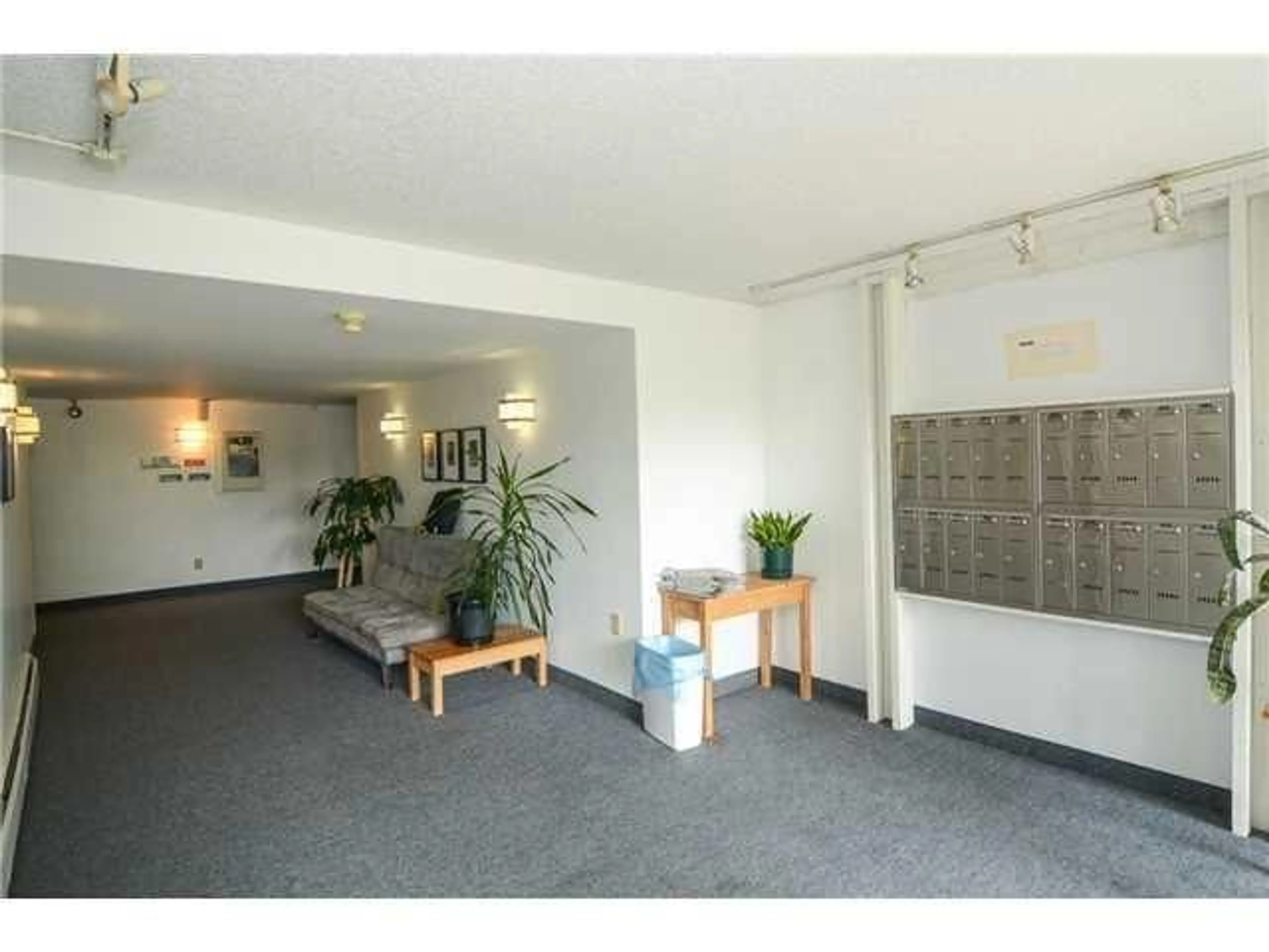 Indoor foyer for 330 - 7436 STAVE LAKE, Mission British Columbia V2V5B9