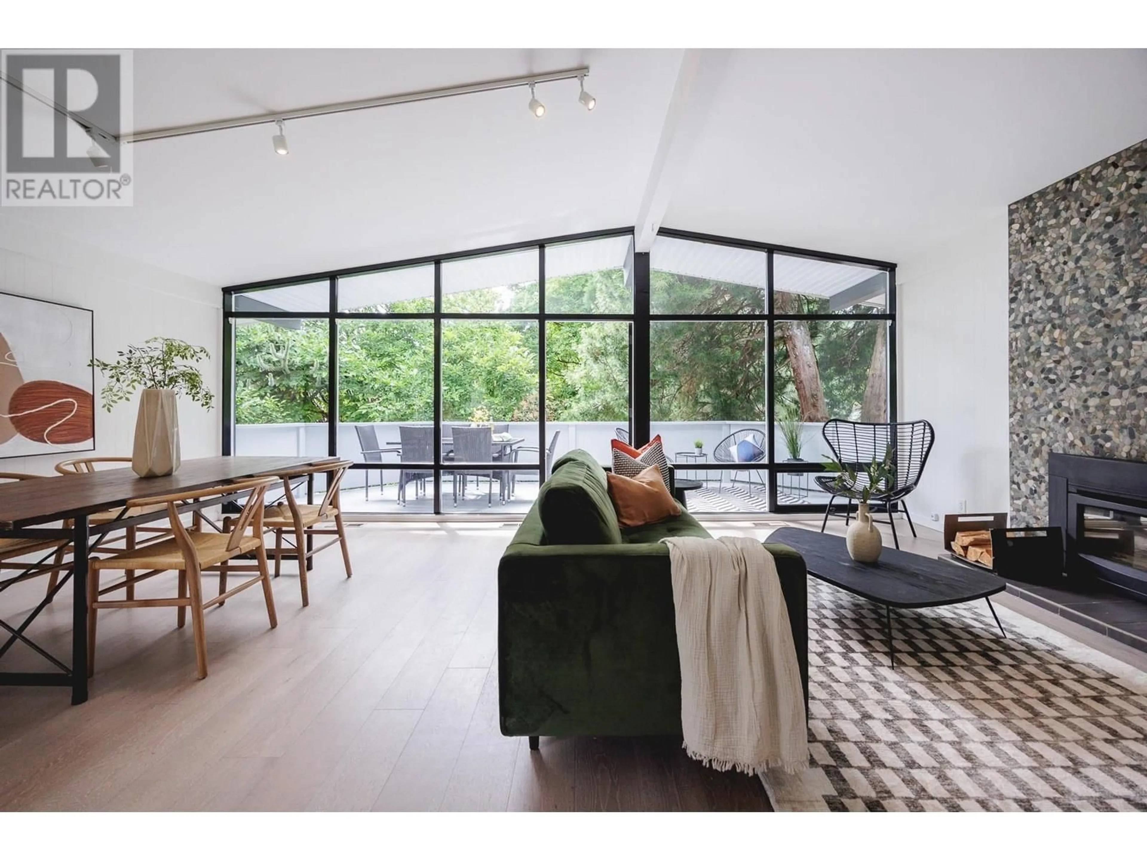Living room with furniture, unknown for 802 DUNDONALD DRIVE, Port Moody British Columbia V3H1B7